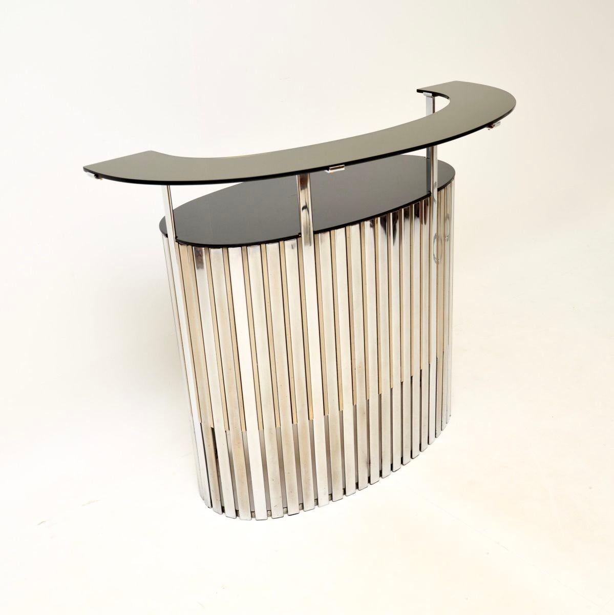 Vintage Italian Chrome Bar and Pair of Stools In Good Condition In London, GB