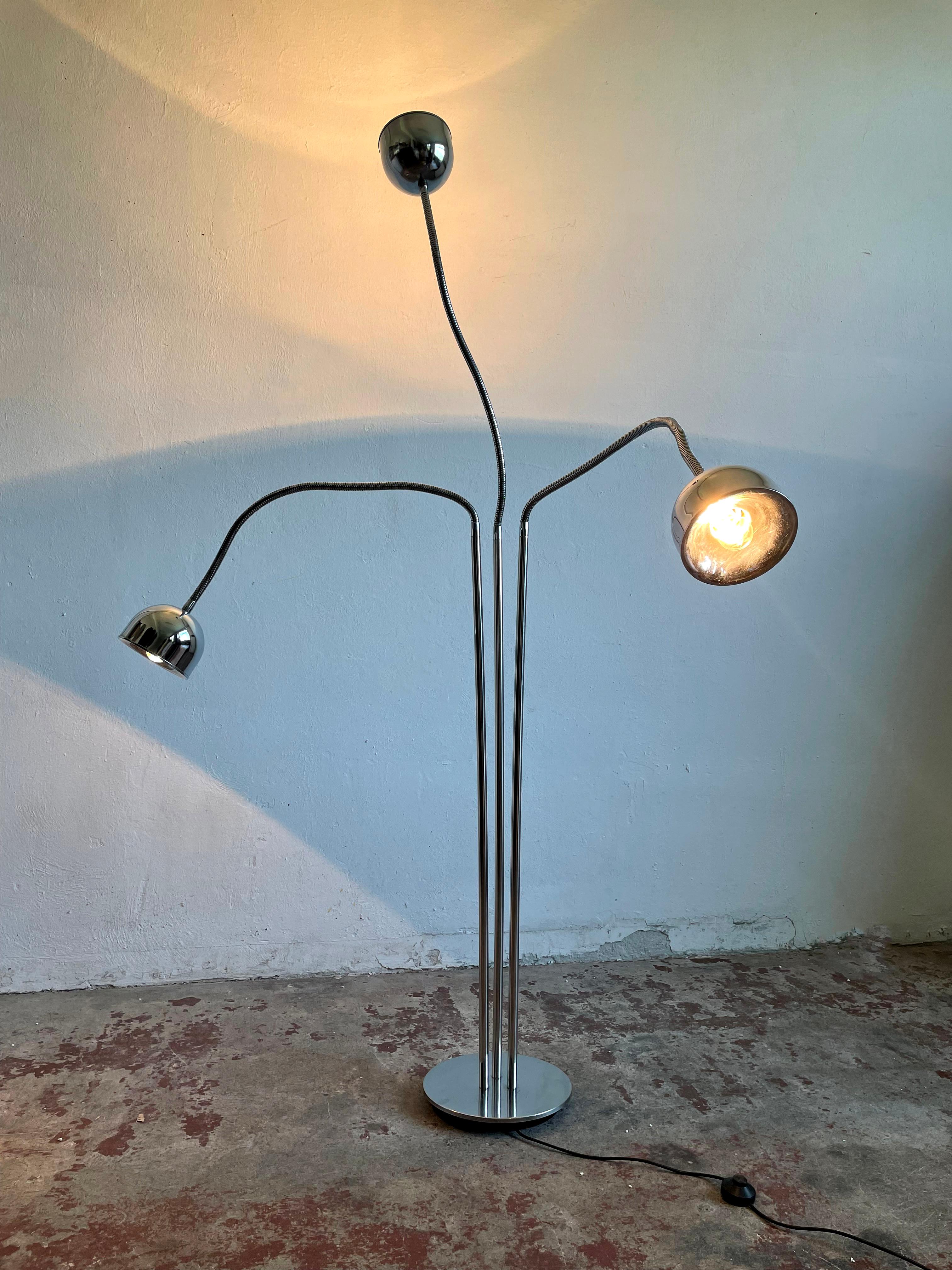 Lampadaire italien vintage chromé dans le style de Reggiani, lampe de l'ère spatiale, 1970 en vente 2