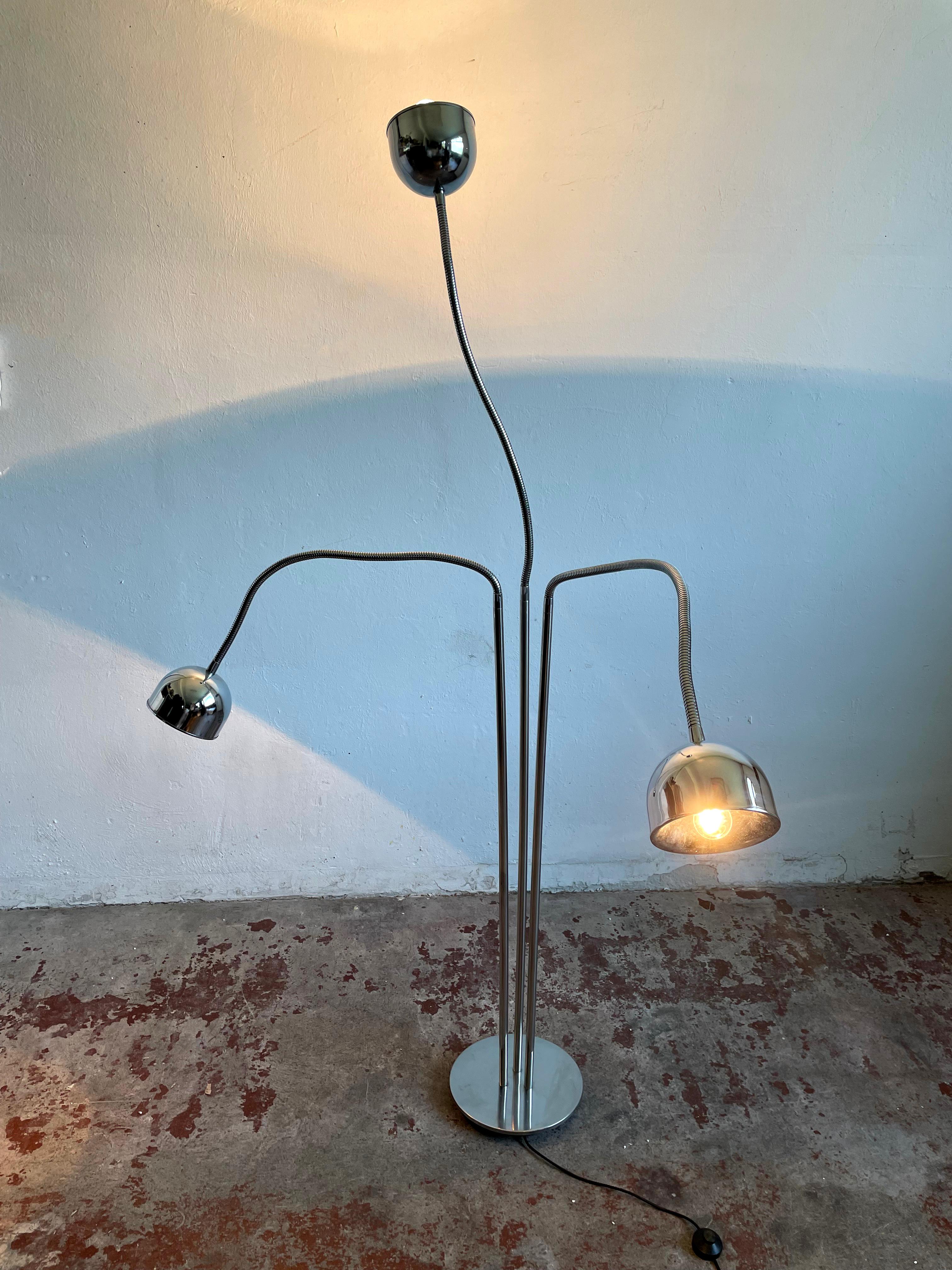Lampadaire italien vintage chromé dans le style de Reggiani, lampe de l'ère spatiale, 1970 en vente 3