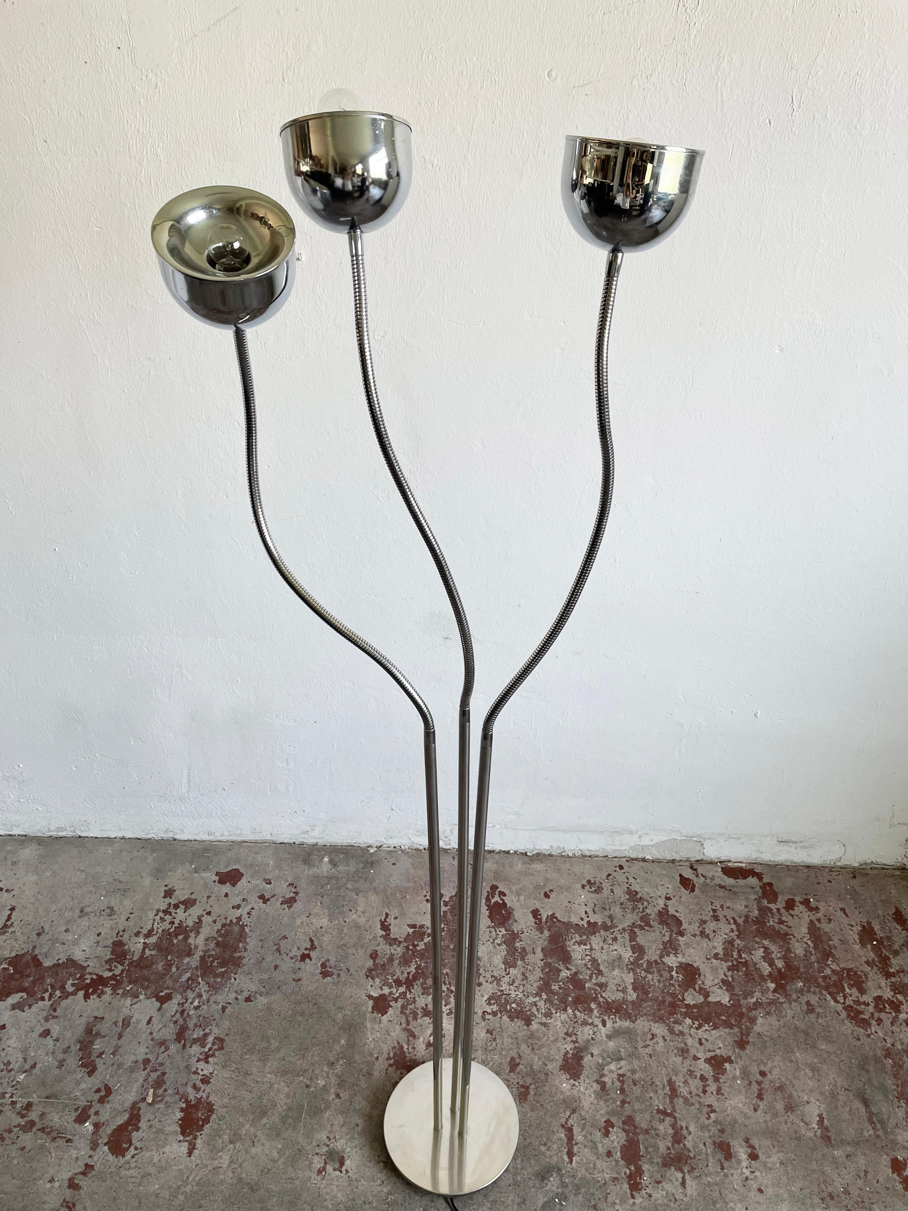 Vintage Italian Chrome Floor Lamp in style of Reggiani, Space Age Lamp, 1970s For Sale 1