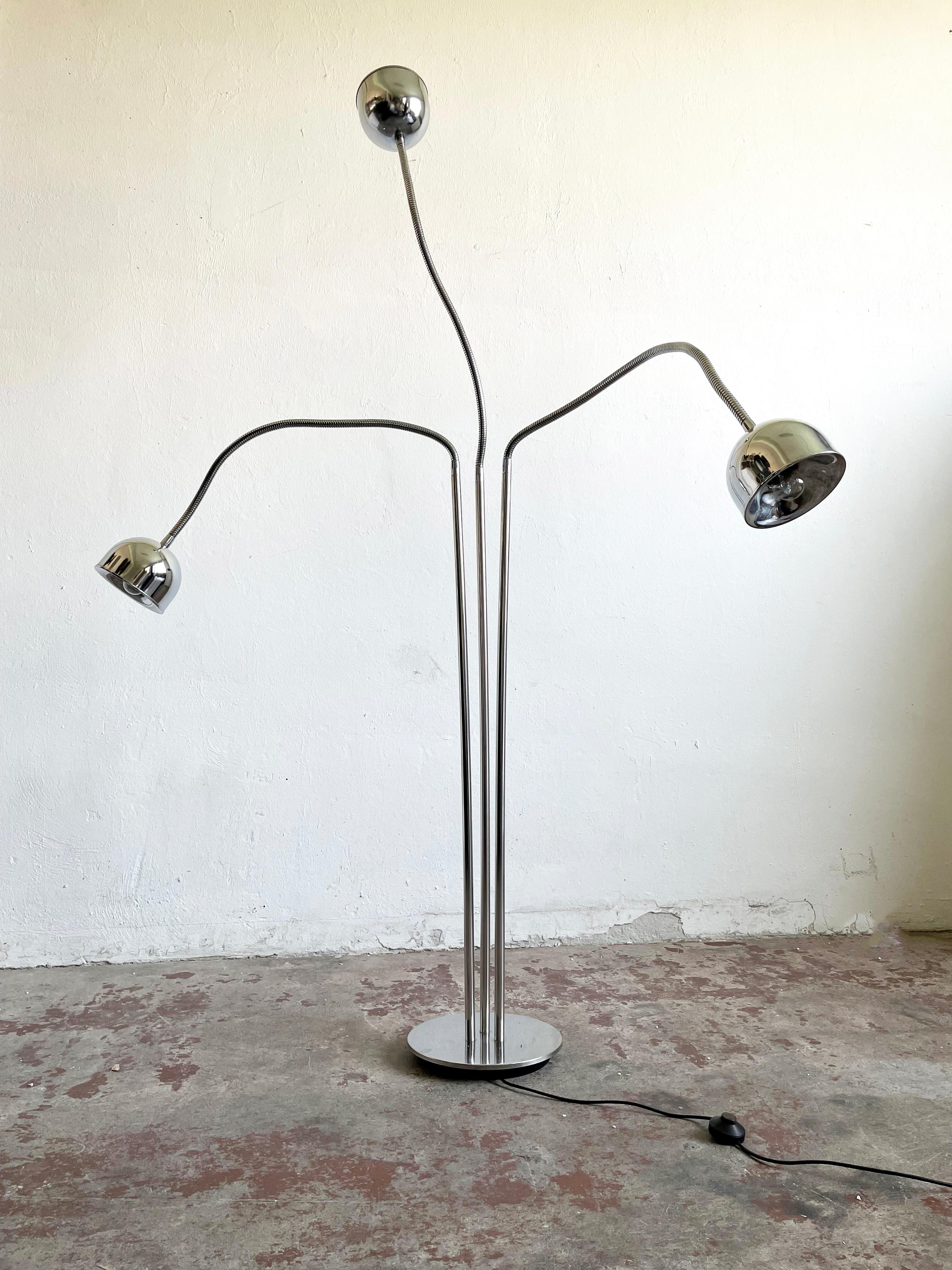 Chrome Lampadaire italien vintage chromé dans le style de Reggiani, lampe de l'ère spatiale, 1970 en vente