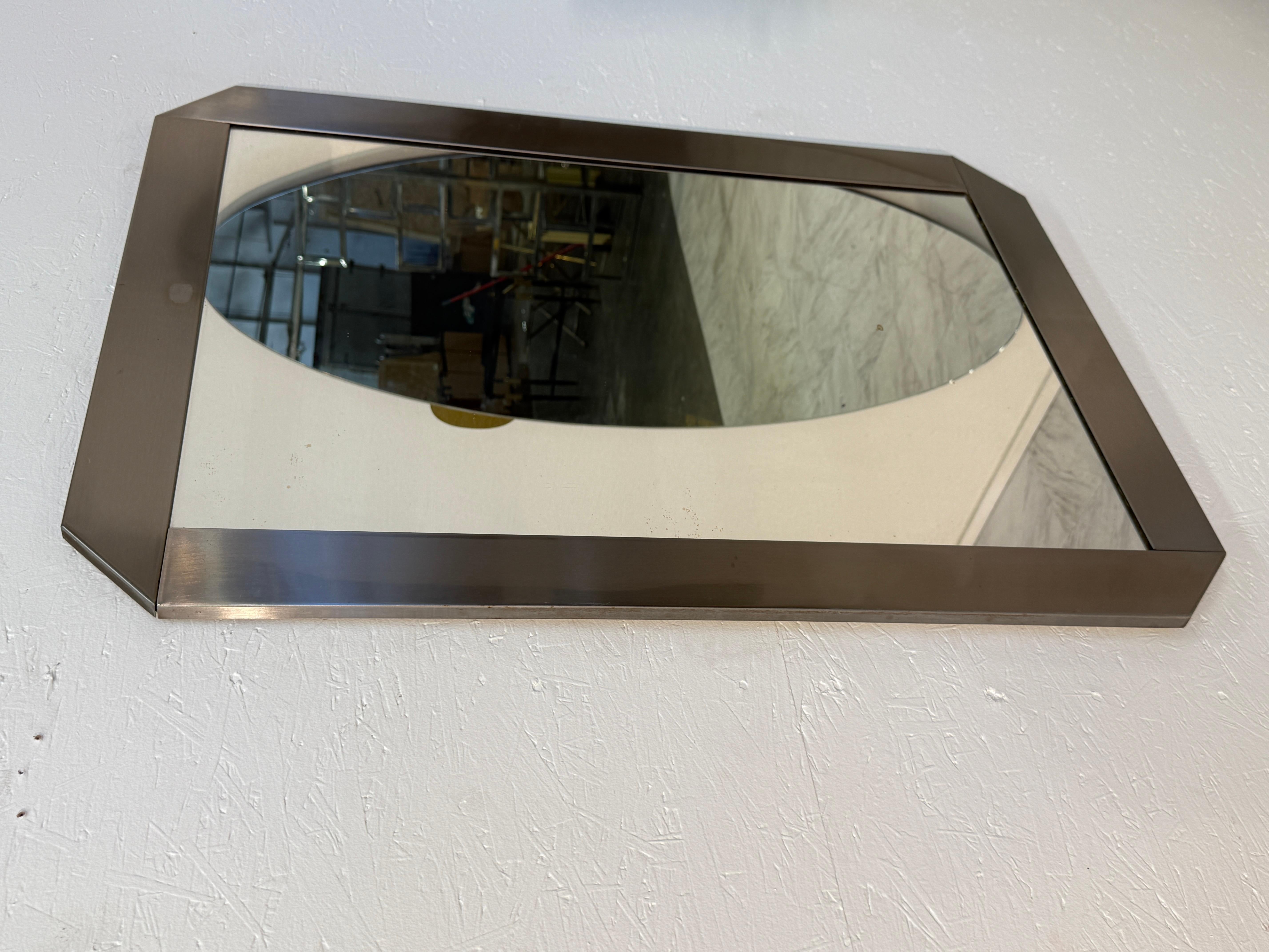 Milieu du XXe siècle Miroir mural vintage italien encadré de chrome en vente