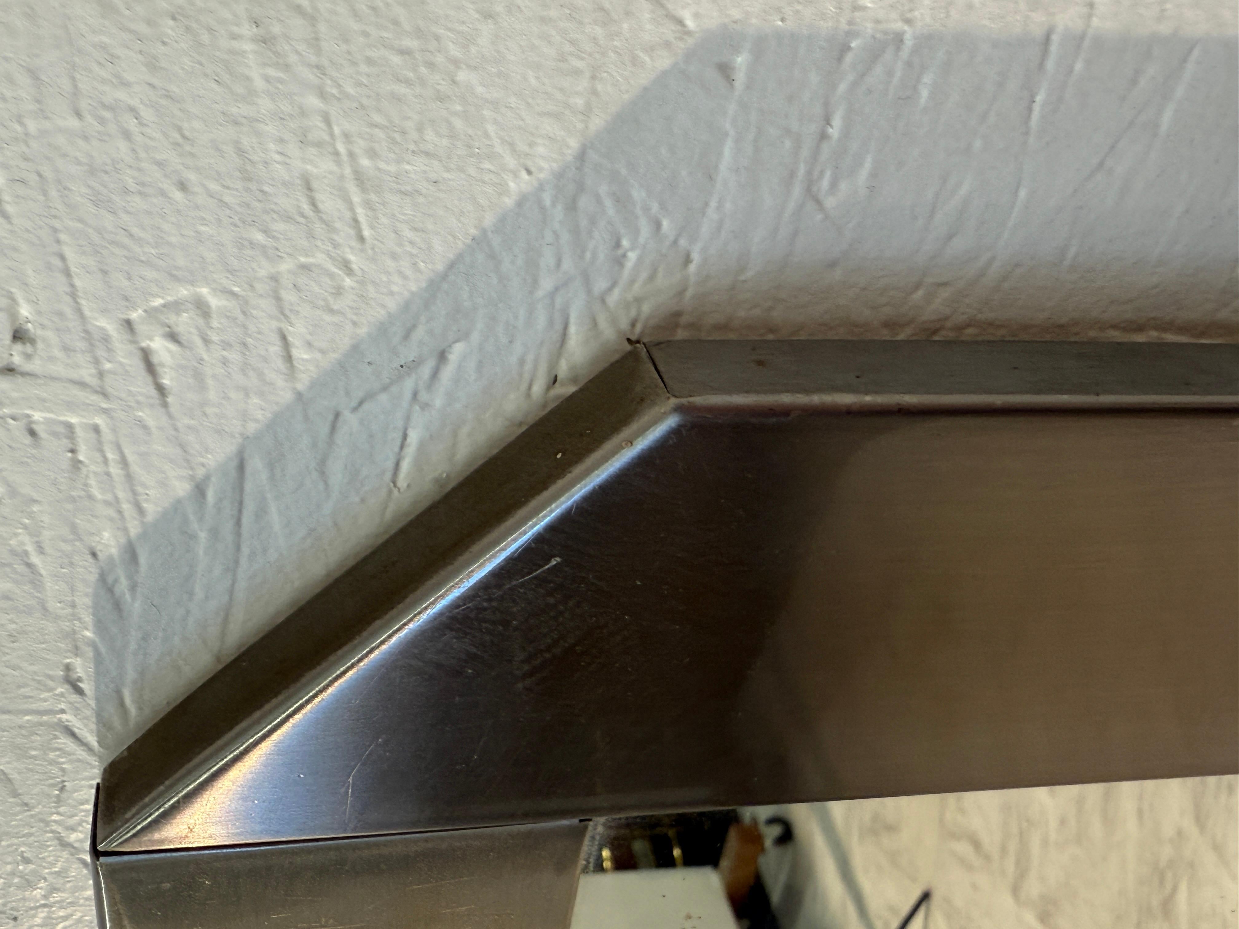 Miroir mural vintage italien encadré de chrome en vente 1