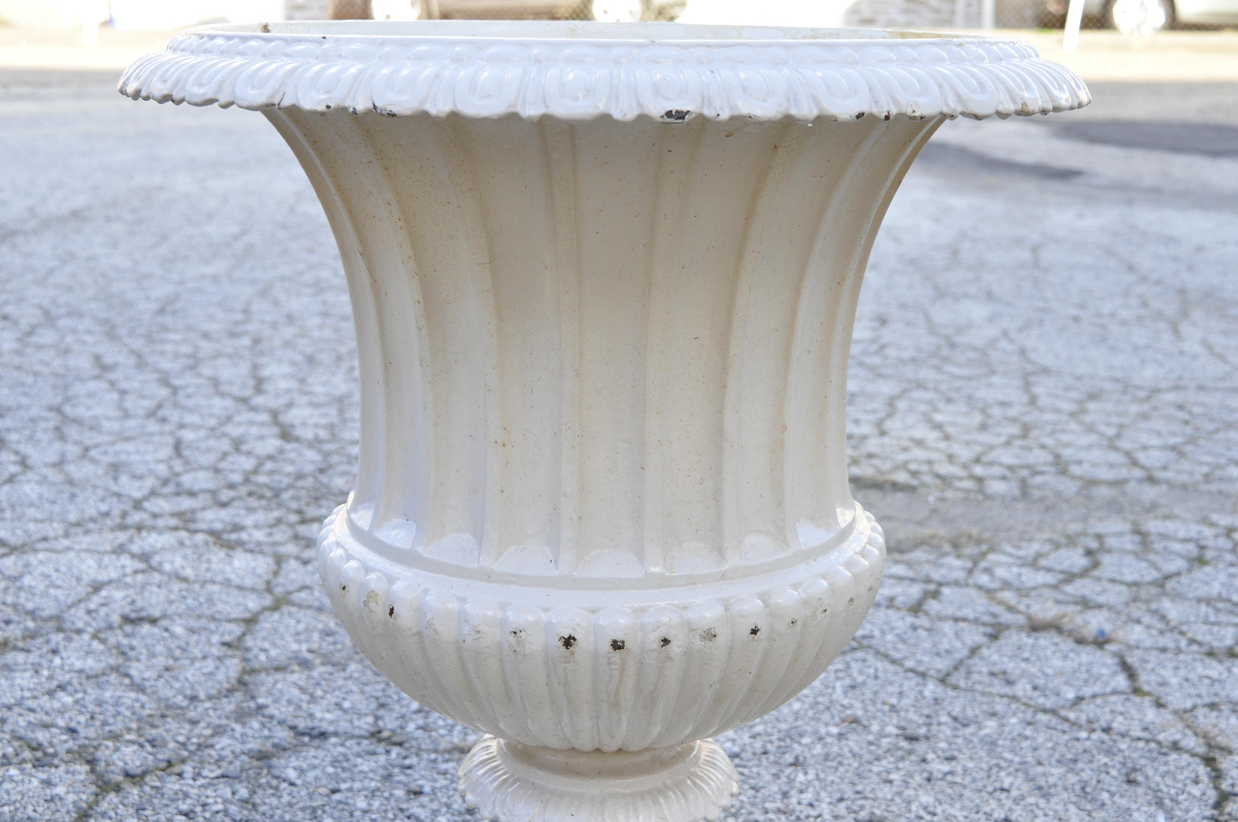 American Classical Vintage Italian Classical Cast Iron Large Urn Form Garden Outdoor Planter
