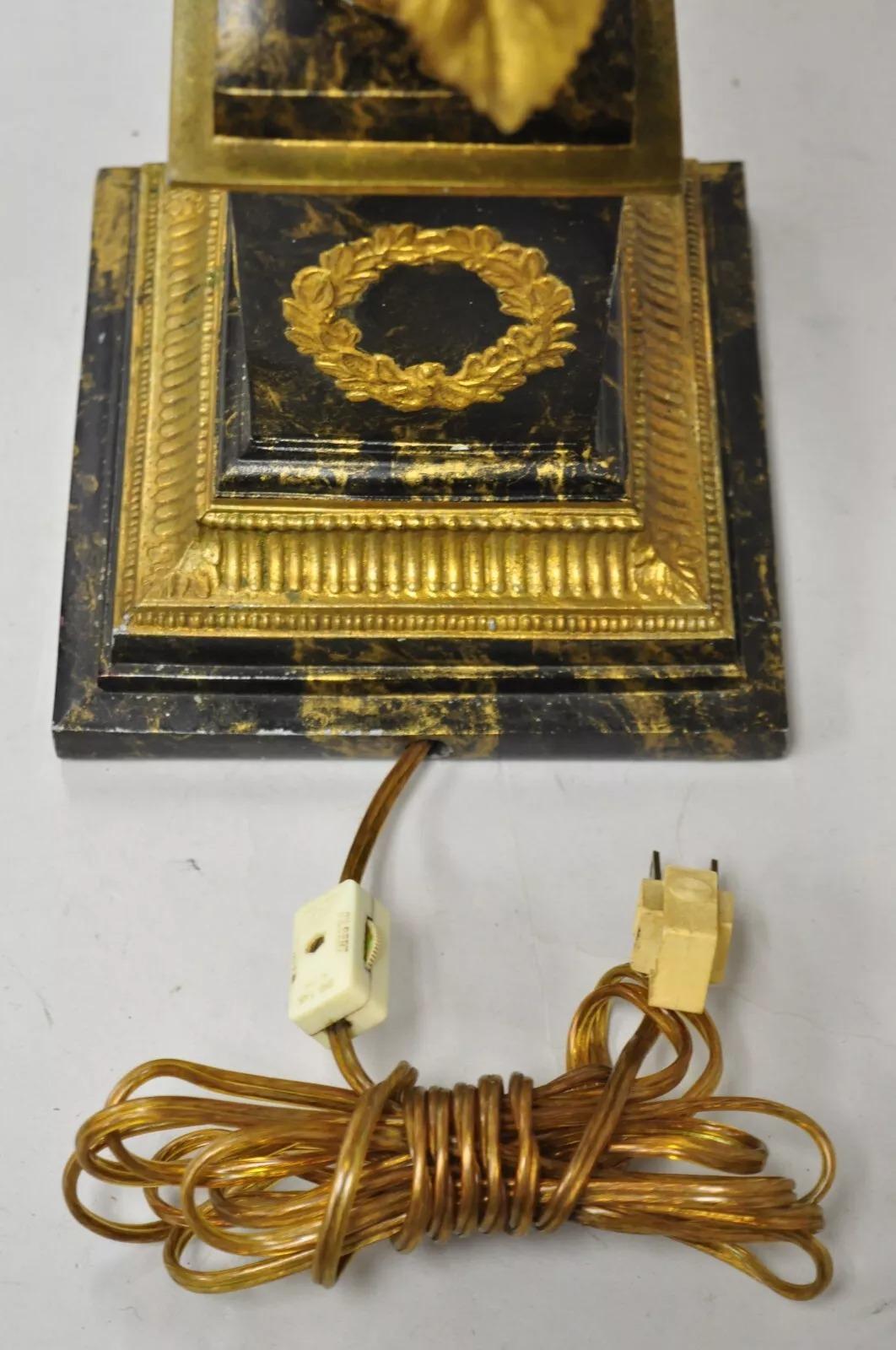 Vintage Italian Classical Leafy Foliate Gold Gilt Wreath Metal Table Lamp For Sale 4
