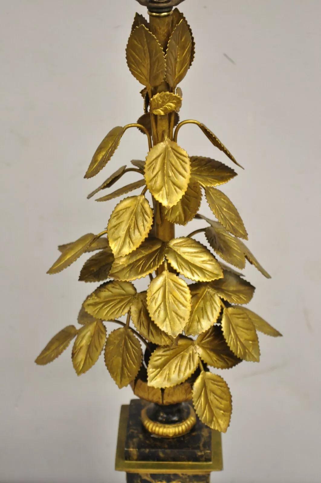 Vintage Italian Classical Leafy Foliate Gold Gilt Wreath Metal Table Lamp For Sale 1