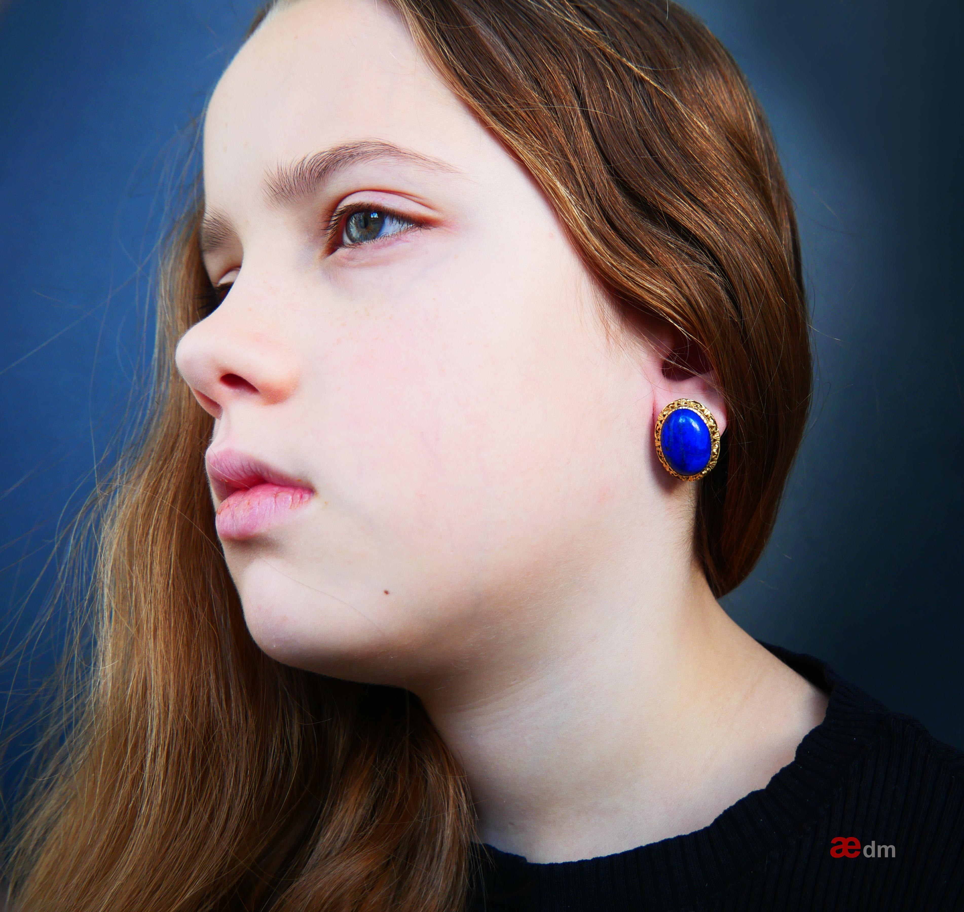 Vintage Italian Clips Earrings 25ctw natural Lapis Lazuli solid 18K Gold / 14 gr For Sale 1