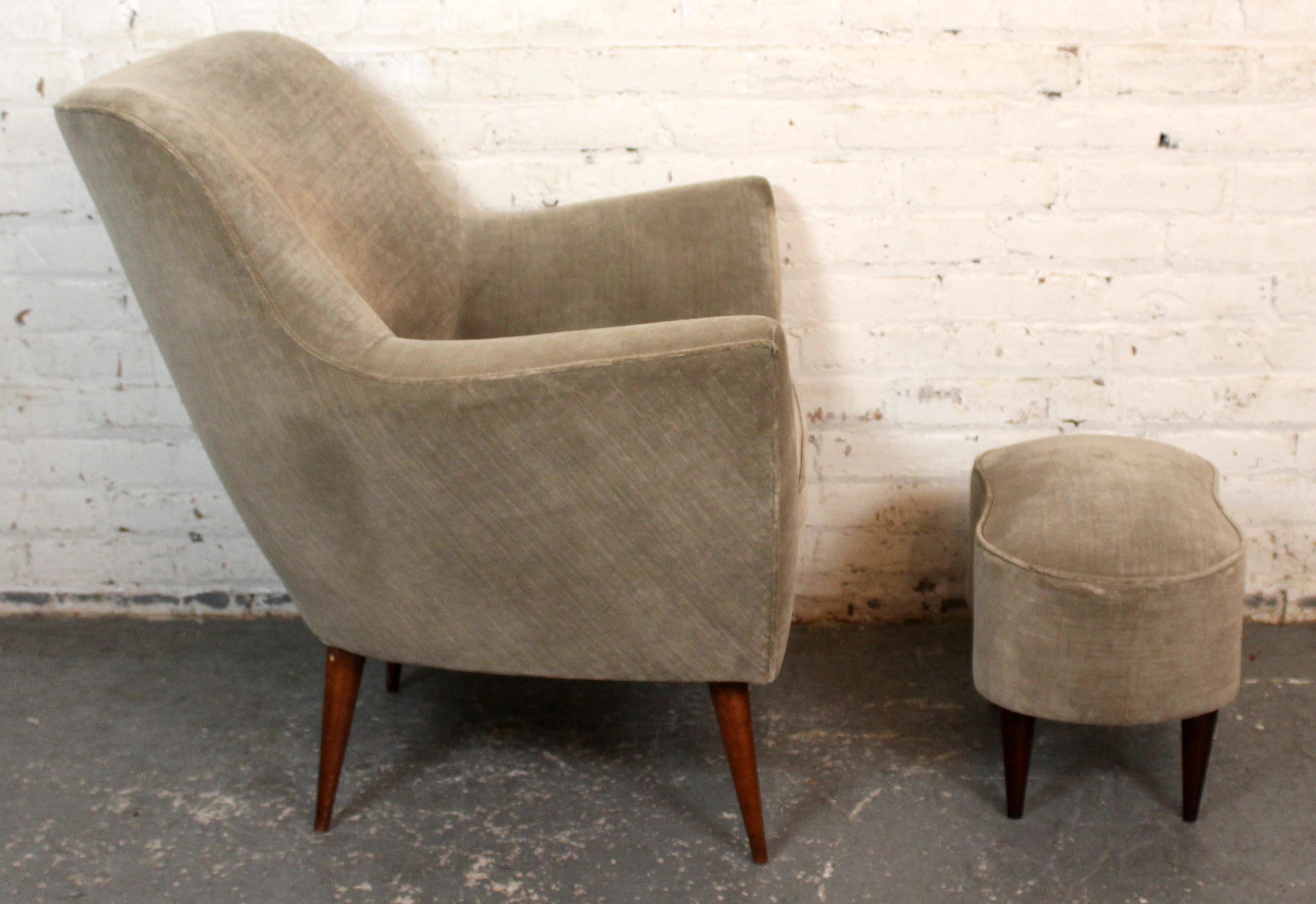 italien Vintage Italian Club Chair & Ottoman Attribué à Ico Parisi en vente