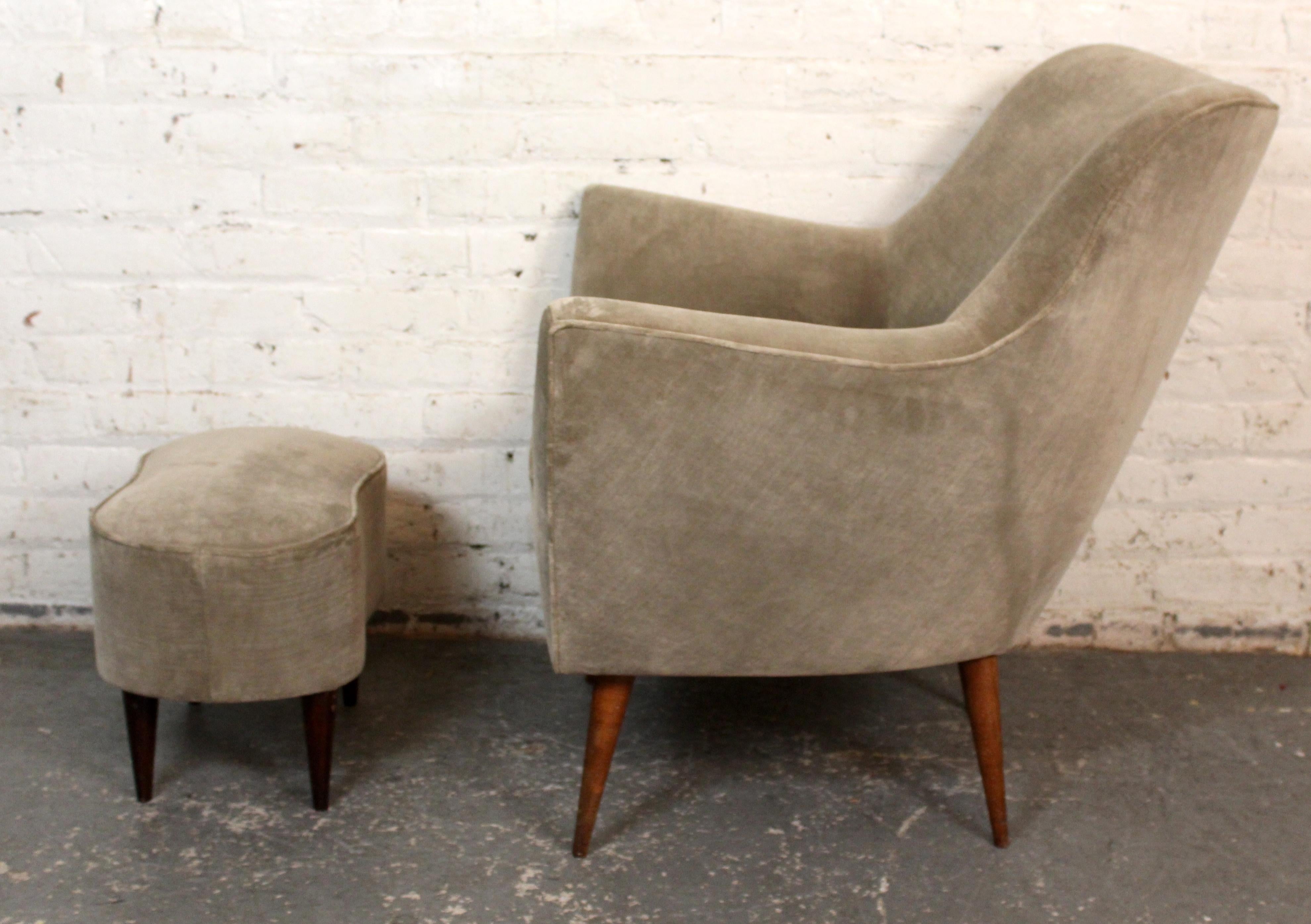 20ième siècle Vintage Italian Club Chair & Ottoman Attribué à Ico Parisi en vente