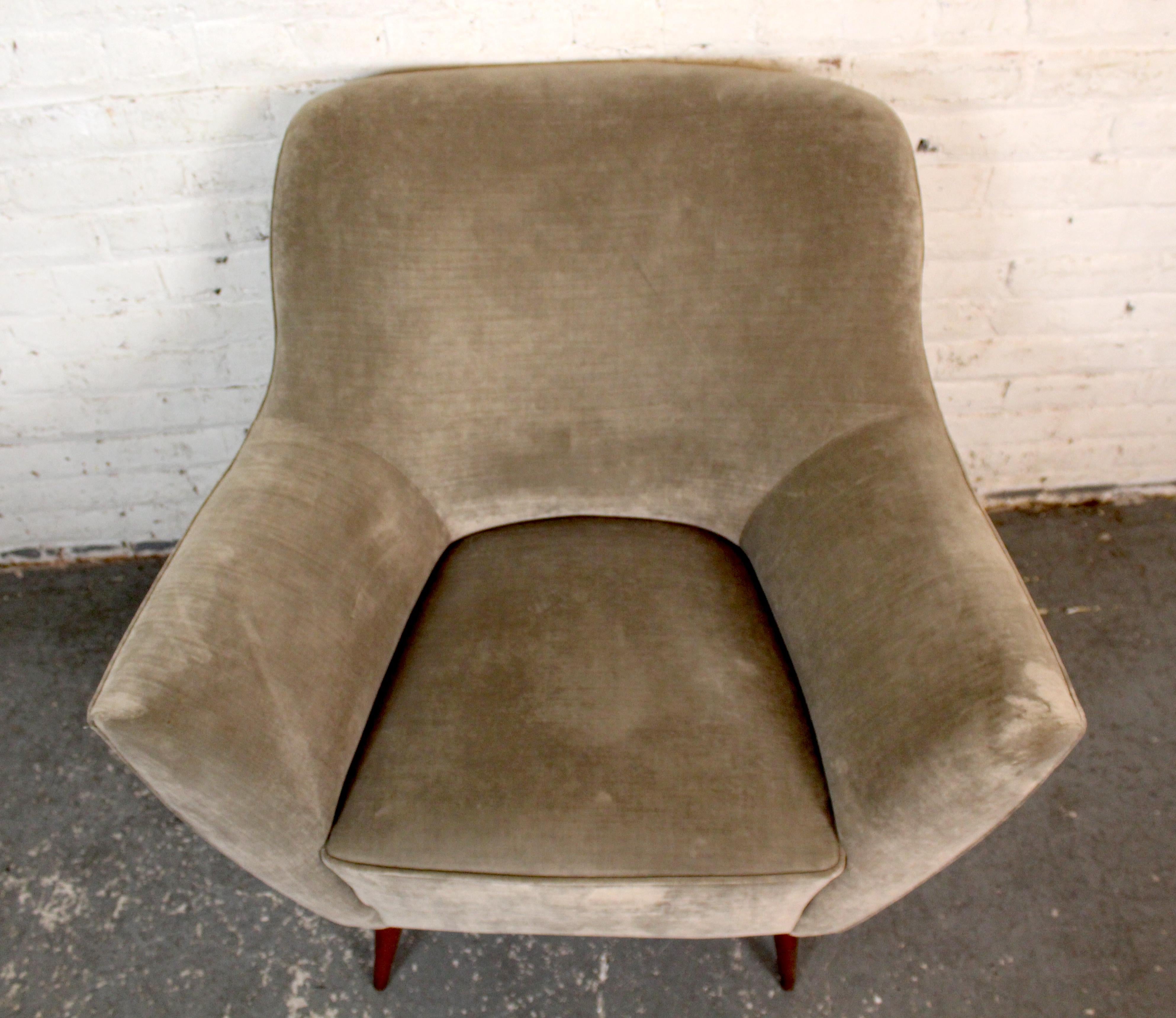 Vintage Italian Club Chair & Ottoman Attribué à Ico Parisi en vente 2