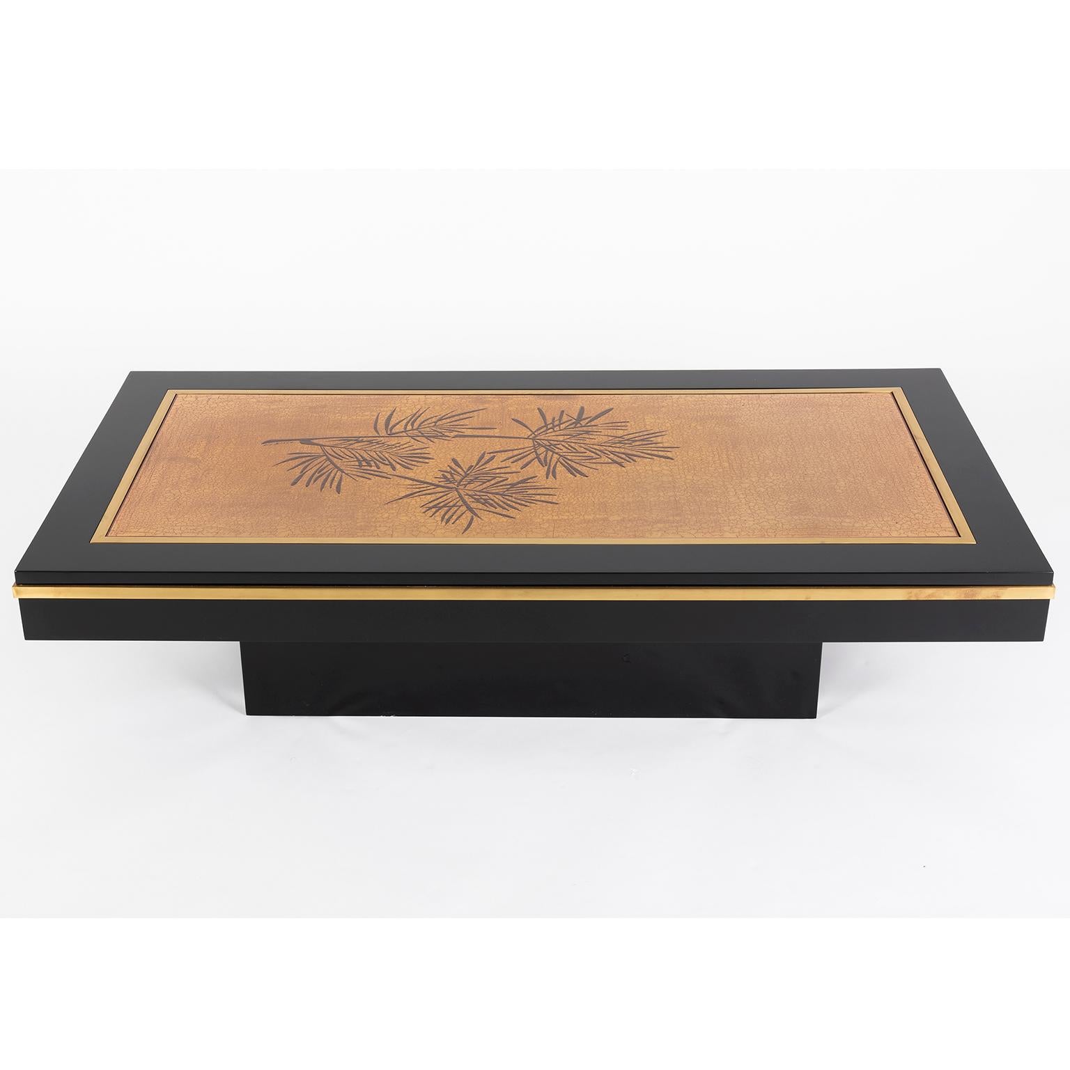 Beautiful Italian coffee table in black lacquered wood with brass frame detail.
The top features an engraved motif with golden and varnished finish with Denisco Signature.
It is a very elegant and delicate piece that has been restored in the black