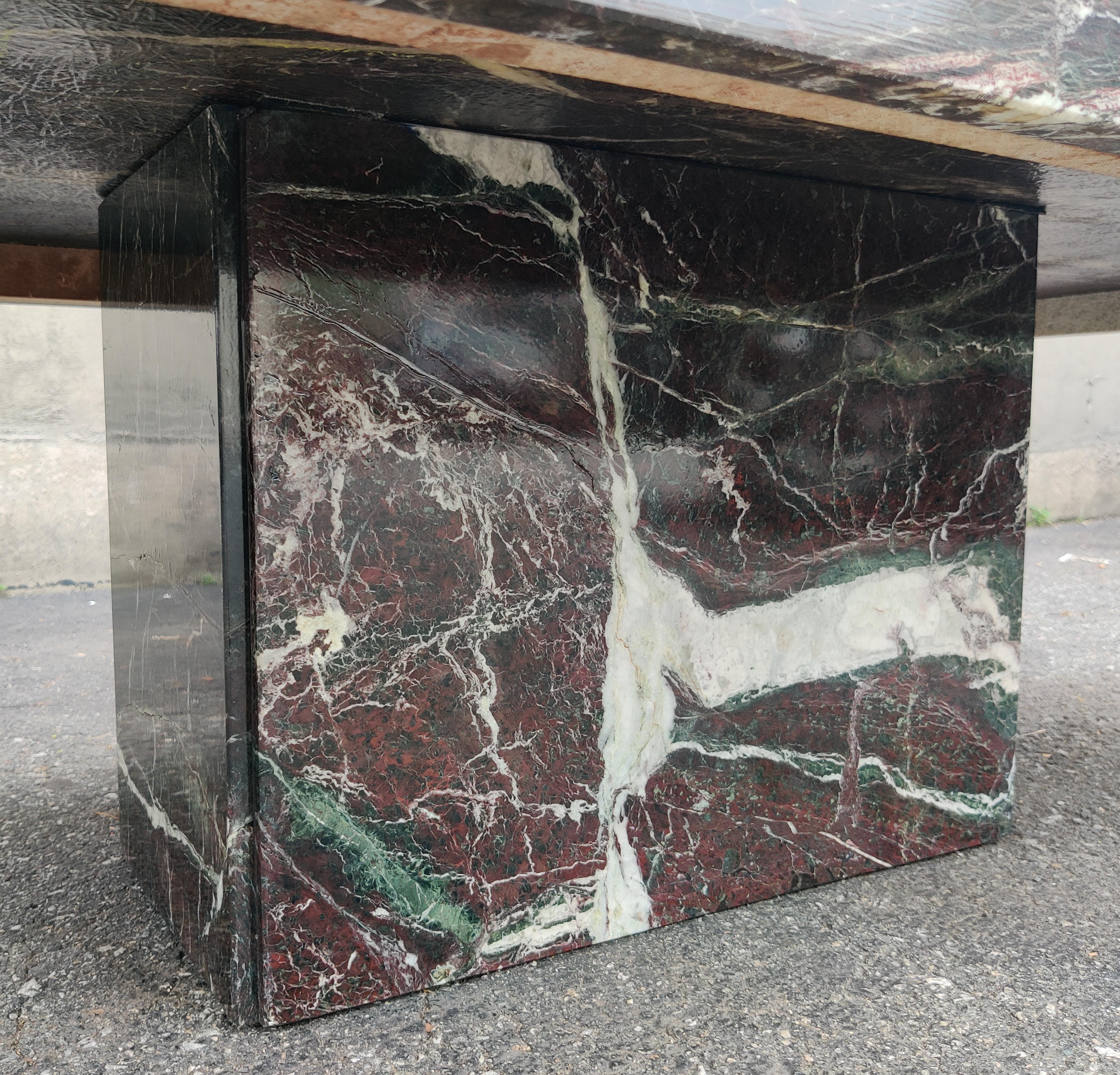 Superb Italian Coffee Table in Rosso Levanto Marble, red green white, 1970s In Good Condition For Sale In Philadelphia, PA