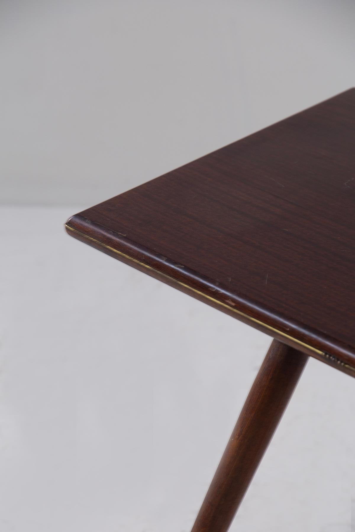 Mesa de centro italiana vintage con pies de latón en Bueno estado para la venta en Milano, IT
