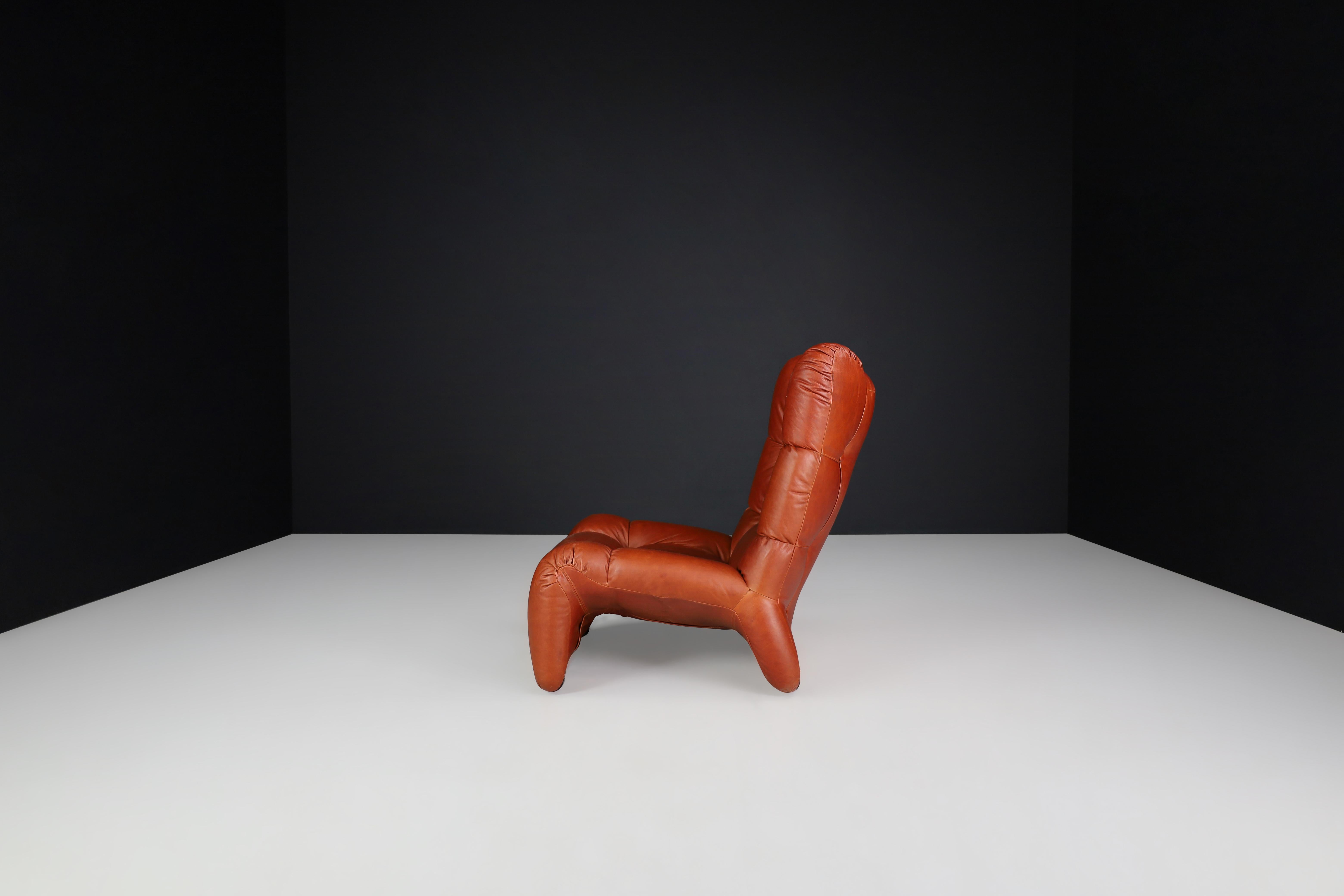 Vintage Italian Cognac Leather Lounge Chair with Ottoman, 1970s In Good Condition For Sale In Almelo, NL