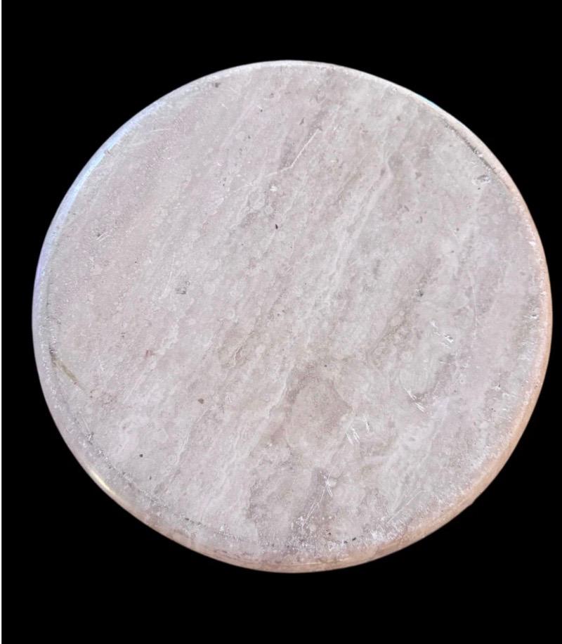 Colonna italiana d'epoca a forma di piedistallo in marmo 

Circa metà del XX secolo 

Dimensioni:

H 35