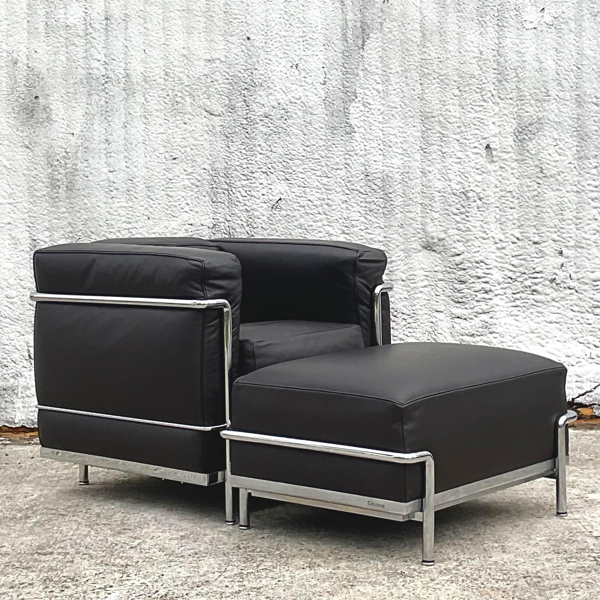 Vintage Italian Contemporary Cassina Lc2 Petite Modele Corbusier Leather Chair Bon état - En vente à west palm beach, FL