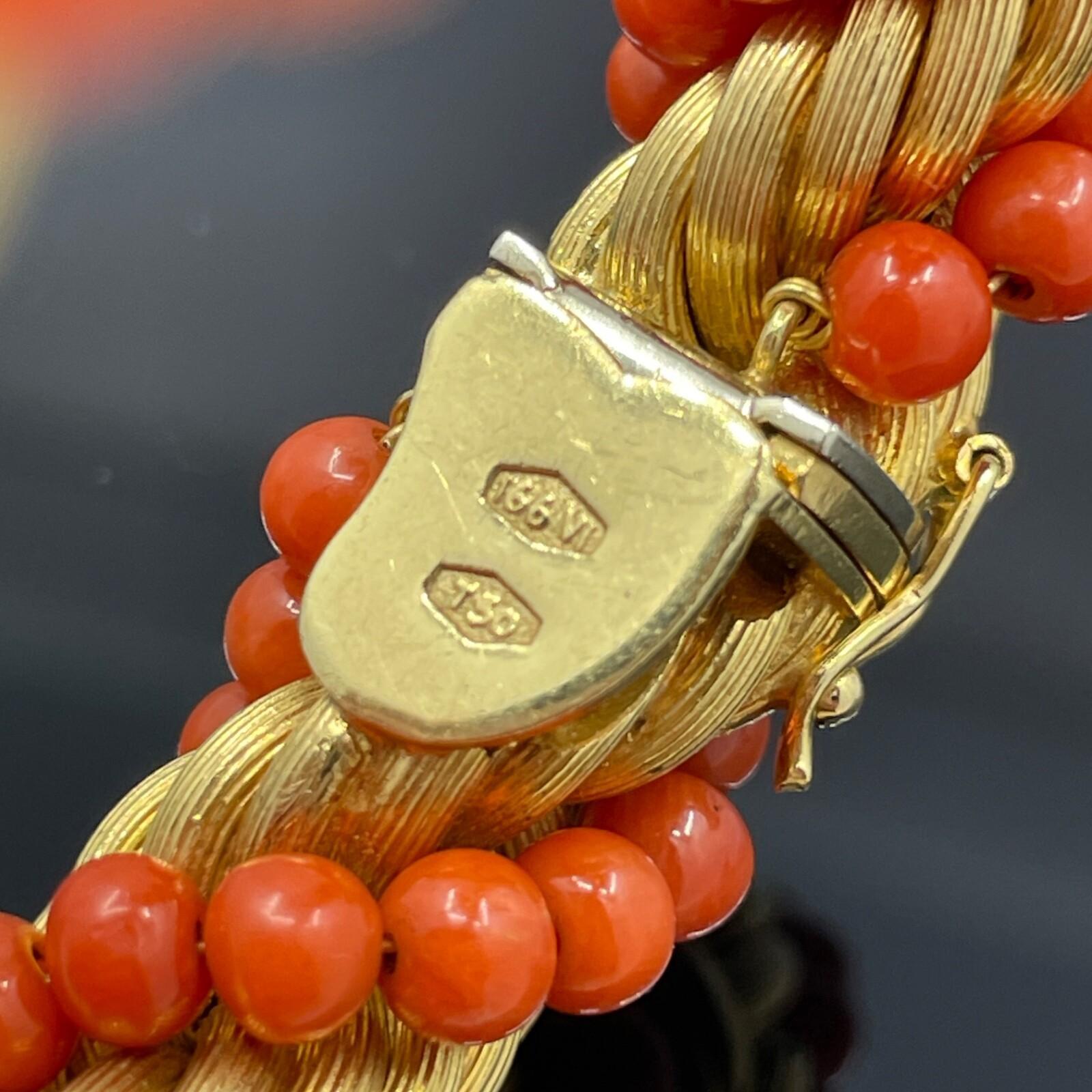 Bracciale italiano d'epoca in corallo e oro 18 carati intrecciato - 1960 Nicolis Cola  47.9g in vendita 1