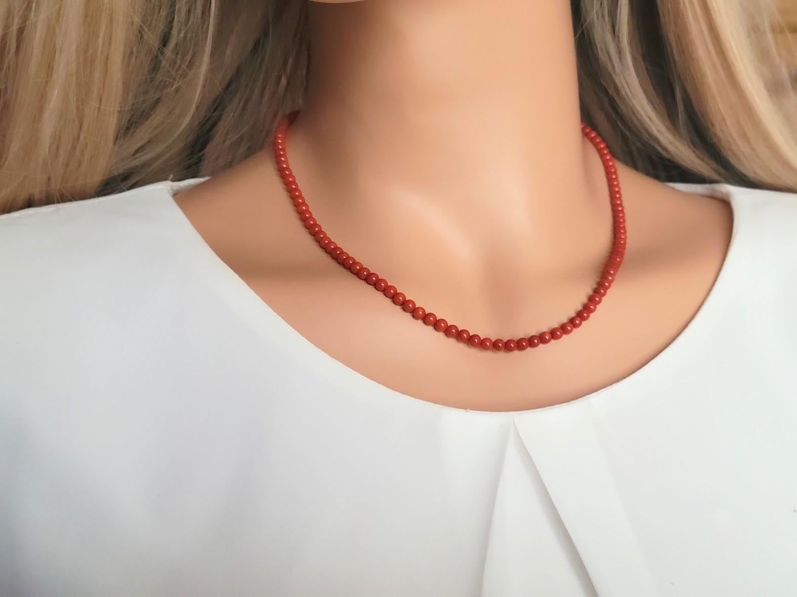 Vintage Italian Coral Necklace In Excellent Condition For Sale In Chesterland, OH