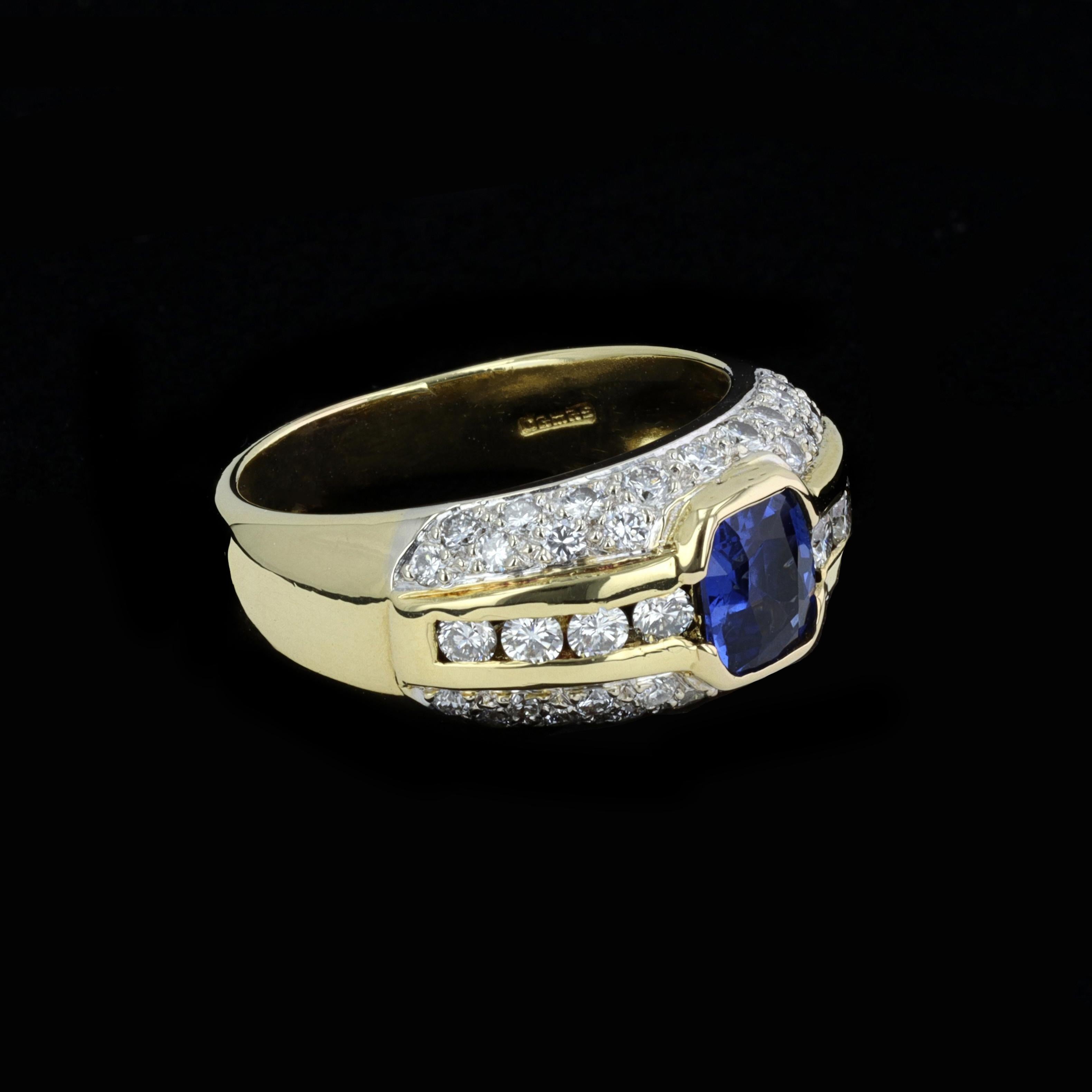 Italienischer handgefertigter Saphir- und Diamantring im Vintage-Stil (Smaragdschliff) im Angebot