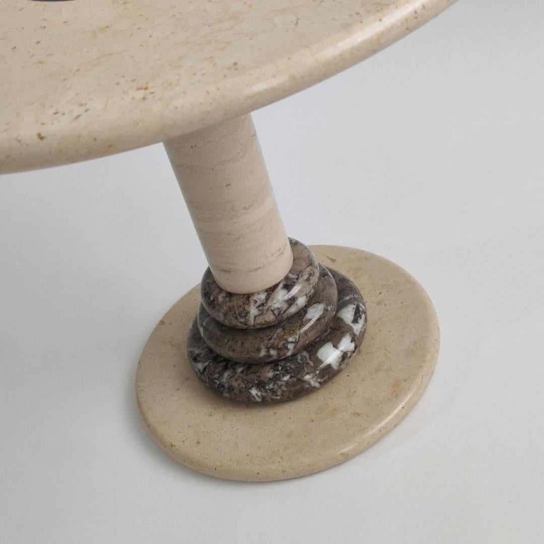 Vintage Italian Cream Round Marble Accent Table C. 1980s In Excellent Condition For Sale In Boca Raton, FL