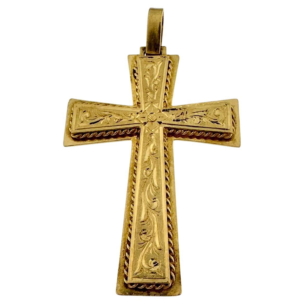 Croix italienne vintage en or jaune 18 carats à motif sculpté de fleurs