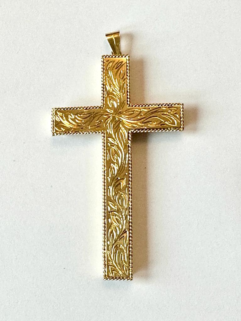 Women's or Men's Vintage Italian Cross 18kt Yellow Gold Leaves and Flowers Carved For Sale