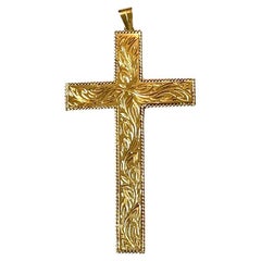 Croix italienne vintage sculptée en or jaune 18 carats avec feuilles et fleurs