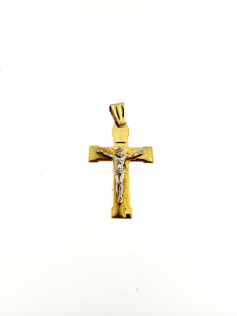 This Vintage Crucifix from the 80s was manufactured in Italy. We can see the accuracy of details and the amazing relief work done on the front of the pendant, featuring the body of Jesus in 18kt white gold. The term crucifix refers to a cross with