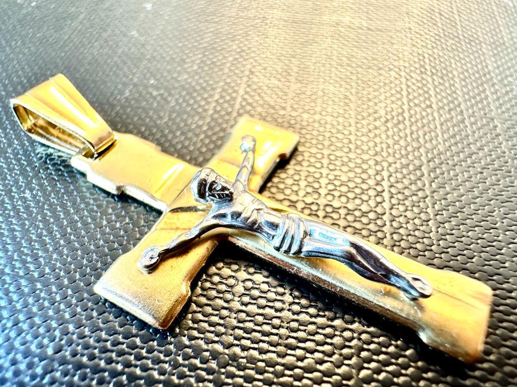 Women's or Men's Vintage Italian Crucifix 18 Karat Yellow and White Gold For Sale