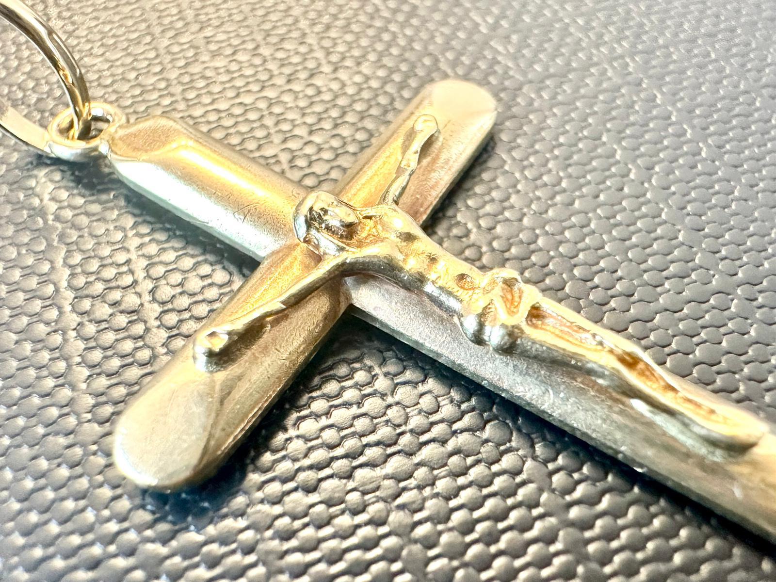 Vintage Italian Crucifix 18kt Yellow Gold In Good Condition For Sale In Esch sur Alzette, Esch-sur-Alzette