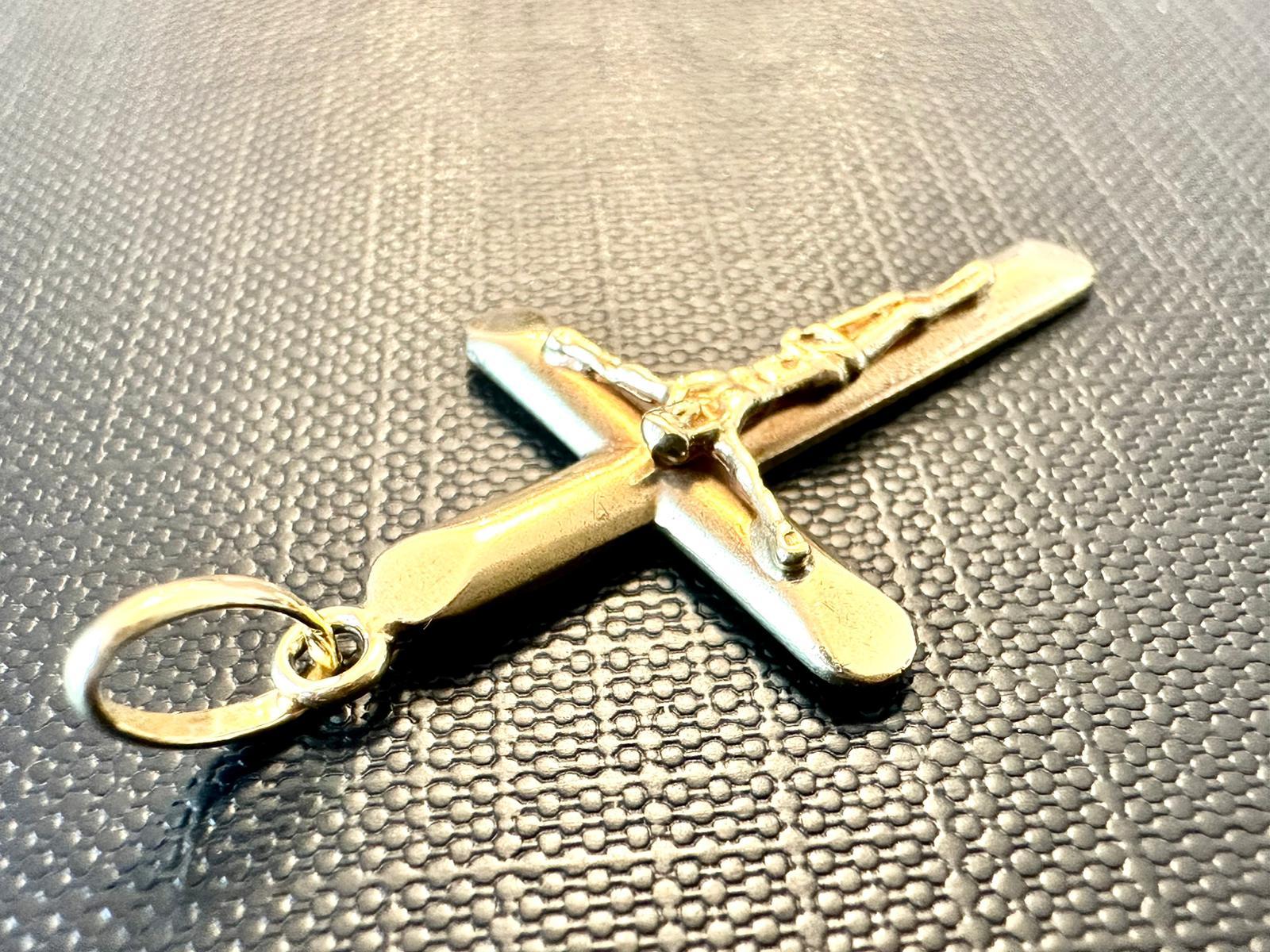 Women's or Men's Vintage Italian Crucifix 18kt Yellow Gold For Sale
