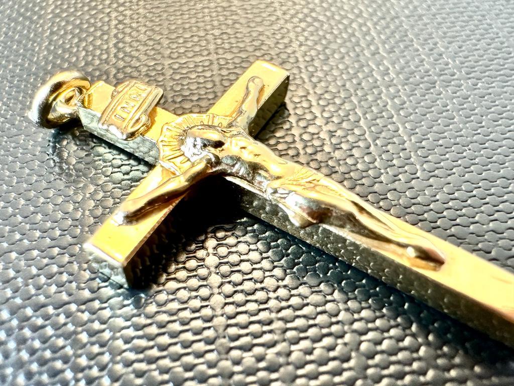italian gold crucifix necklace
