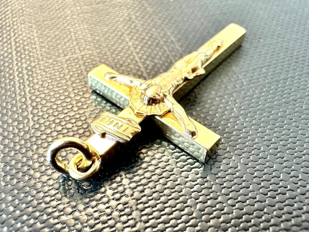 Modern Vintage Italian Crucifix 18 Karat Yellow Gold