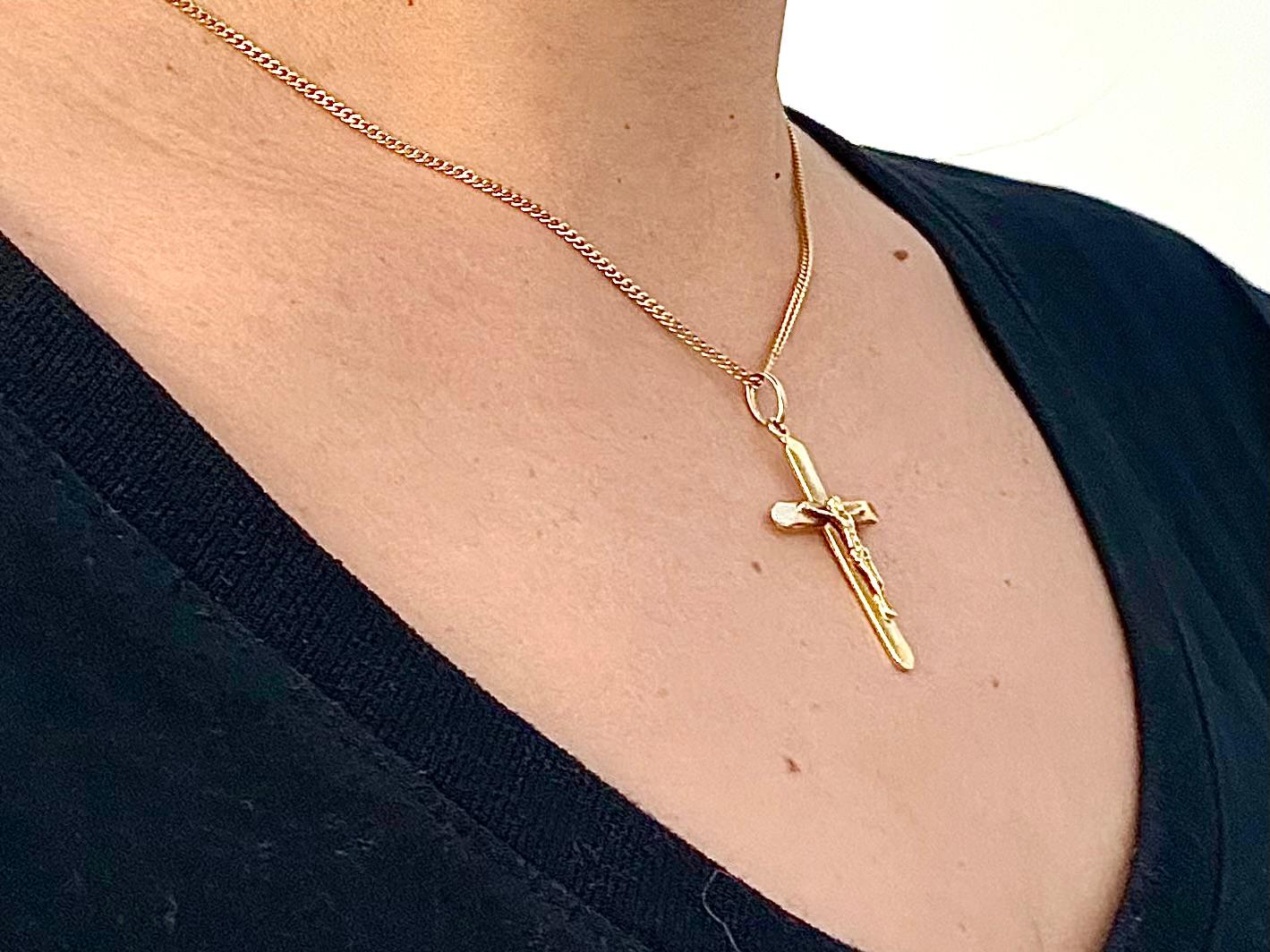 Vintage Italian Crucifix 18kt Yellow Gold For Sale 2