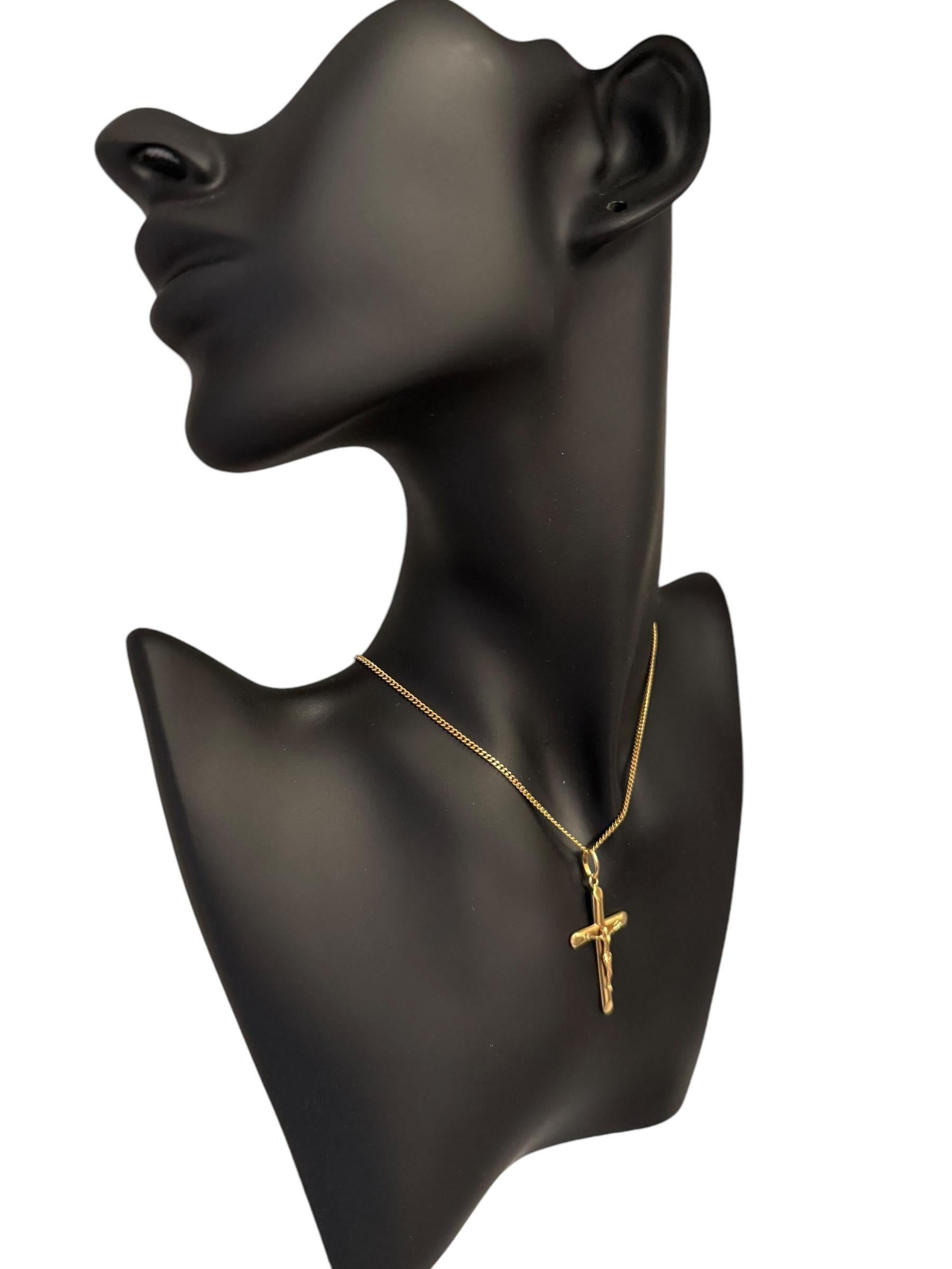 Vintage Italian Crucifix 18kt Yellow Gold For Sale 3