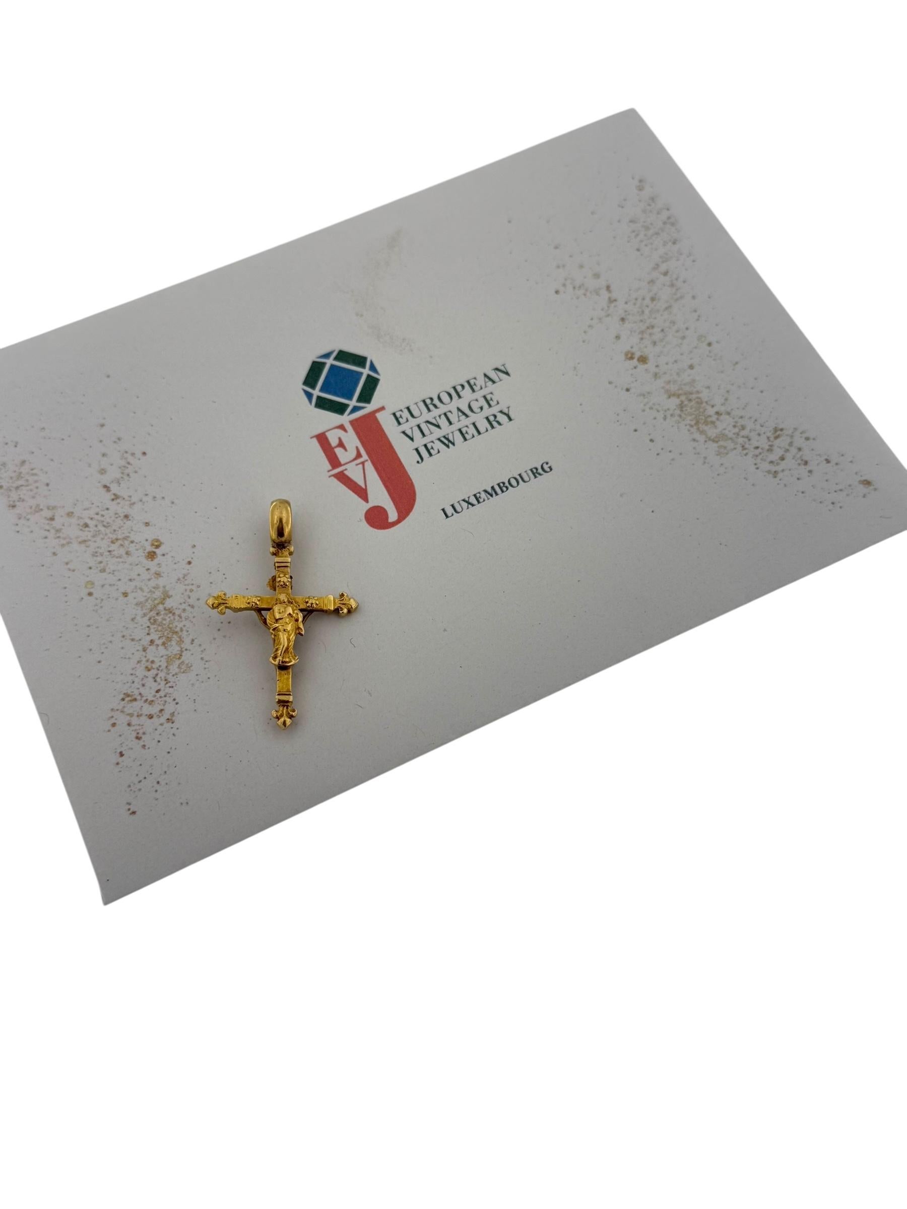 Vintage Italian Crucifix Double-Sided 14 karat Yellow Gold 4