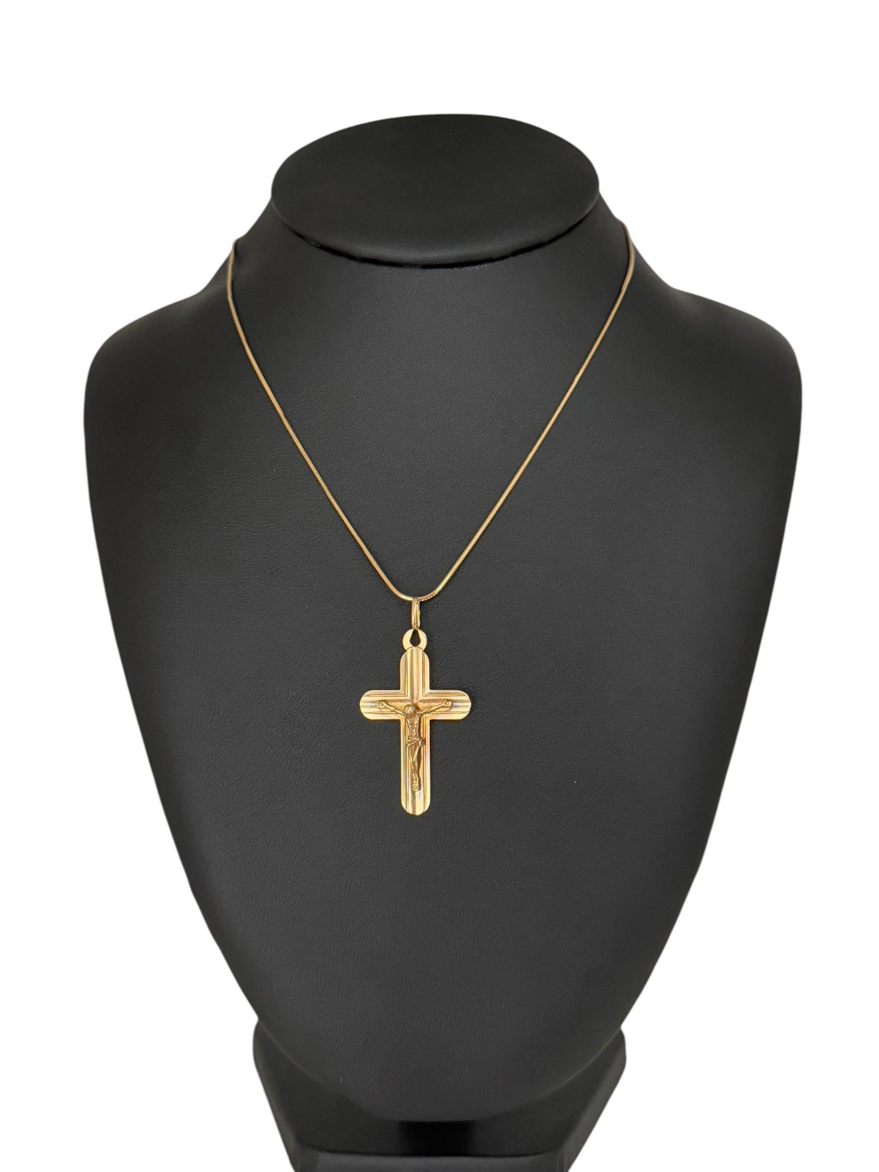 Crucifix italien vintage en or jaune et oxydation noire en vente 1