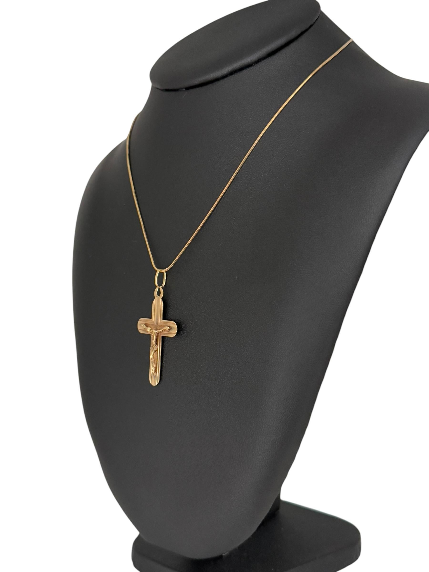 Crucifix italien vintage en or jaune et oxydation noire en vente 2