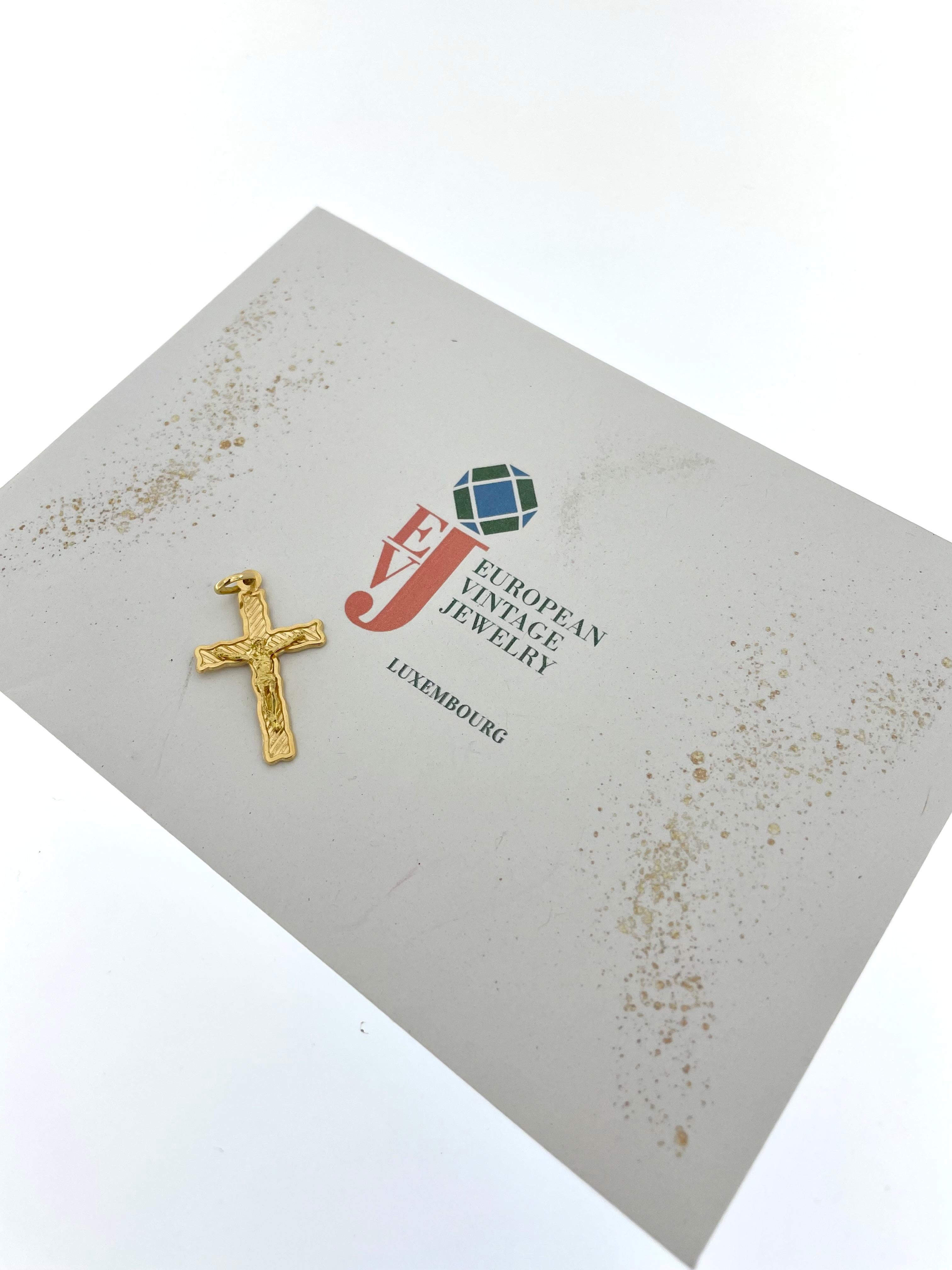 Vintage Italian Crucifix Yellow Gold 2