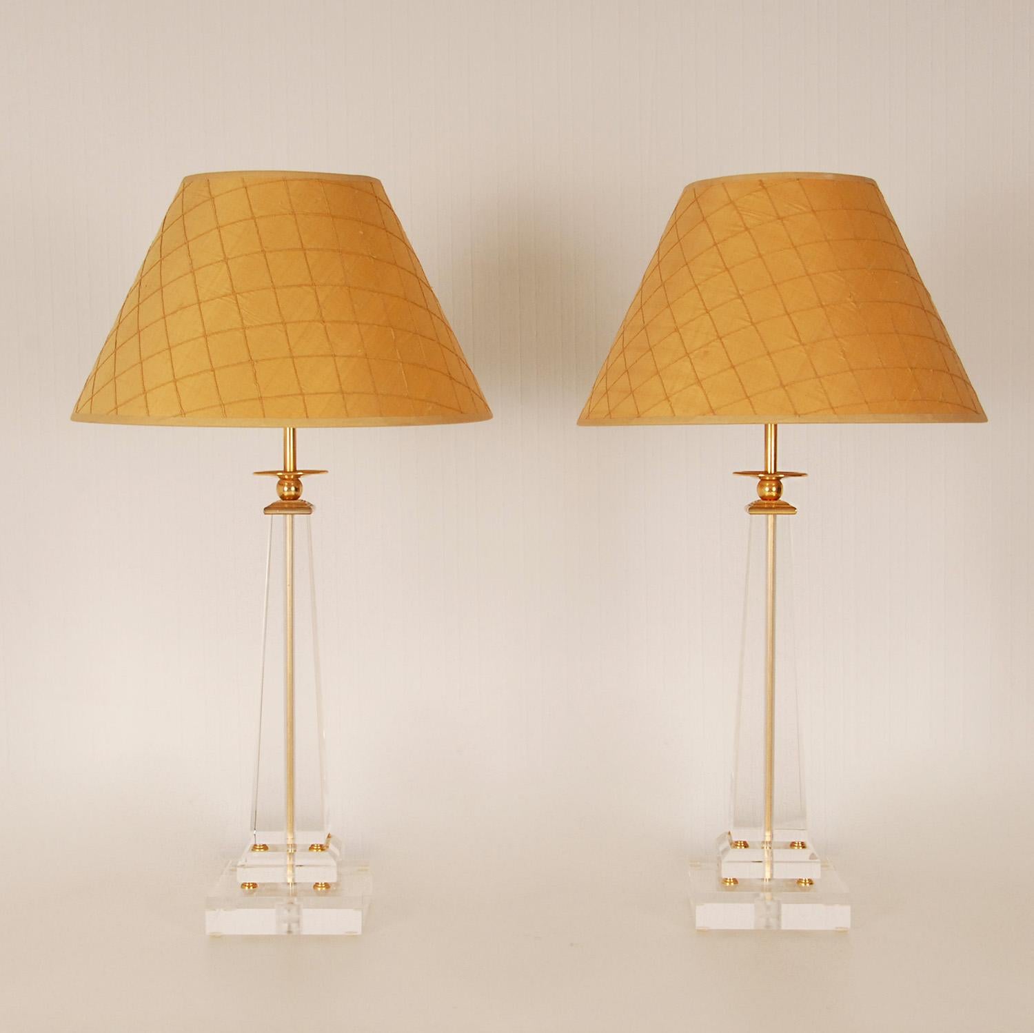 A pair tall Italian Obelisk shaped table lamps
Made of gold gilded bronze and acrylic
High end quality lamps
Colors: Gold and clear
Note: The lampshades are for illustration purposes only, not included in the sale.
Style Mid century Hollywood