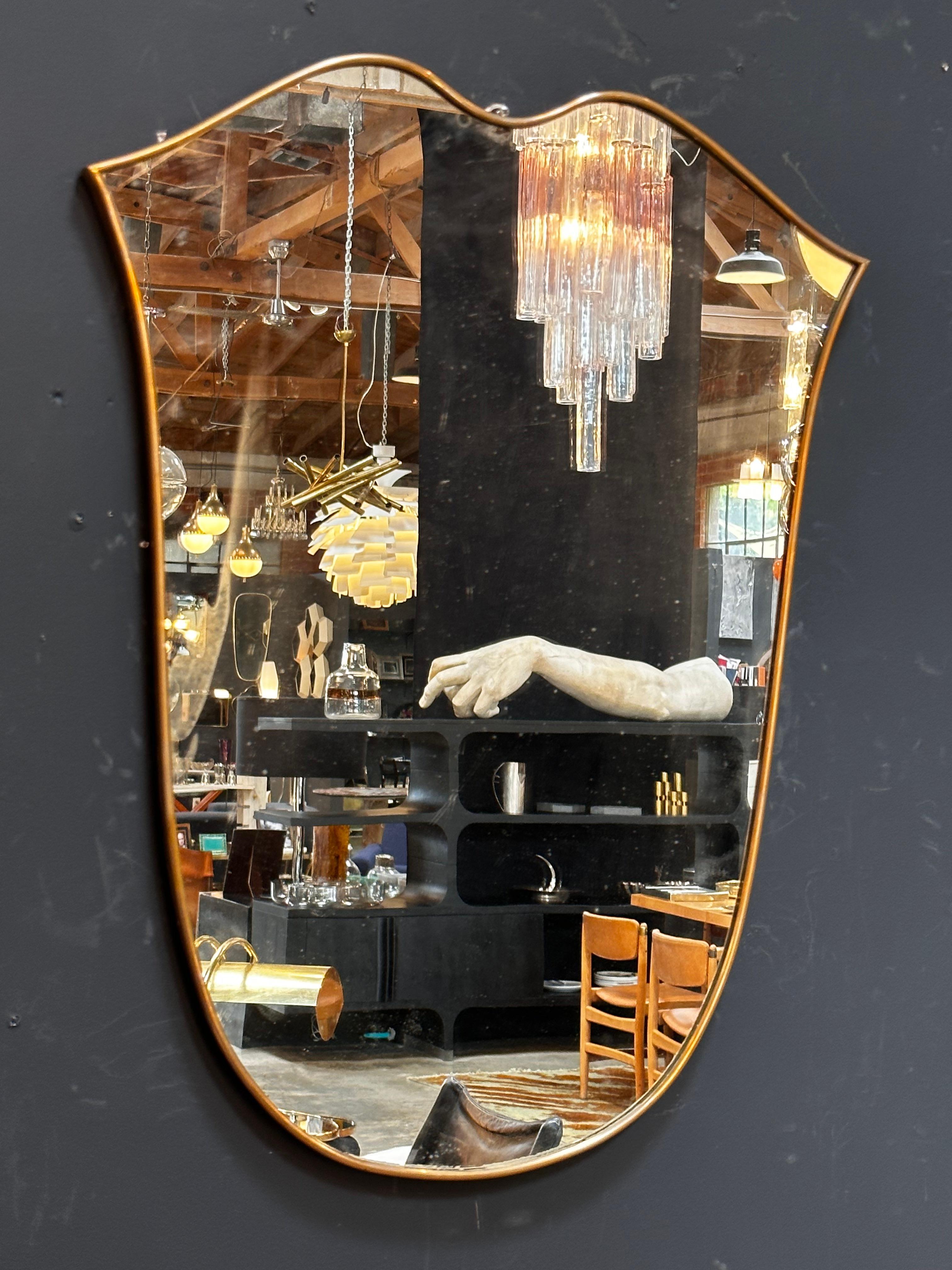 Vintage Italian Curvilinear Brass Wall Mirror 1980s In Good Condition For Sale In Los Angeles, CA