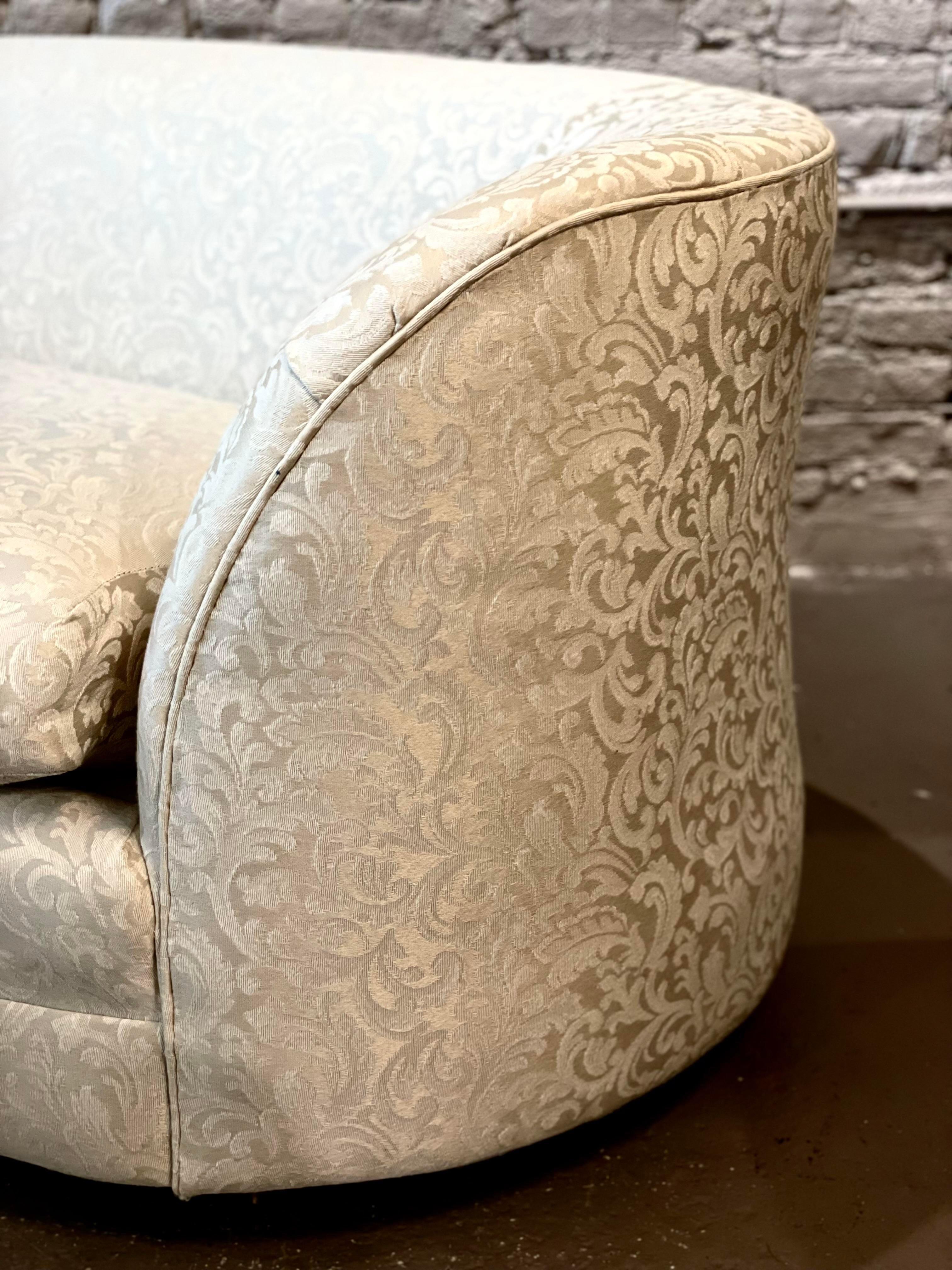 Italienische maßgefertigte geschwungene Vintage-Sofas – ein Paar (Ende des 20. Jahrhunderts)
