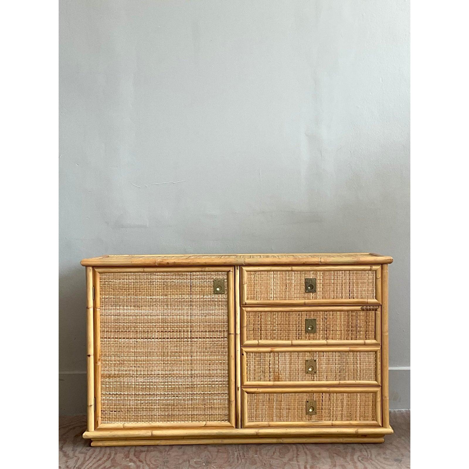 Italiano Credenza vintage in rattan intrecciato Dal Vera in vendita