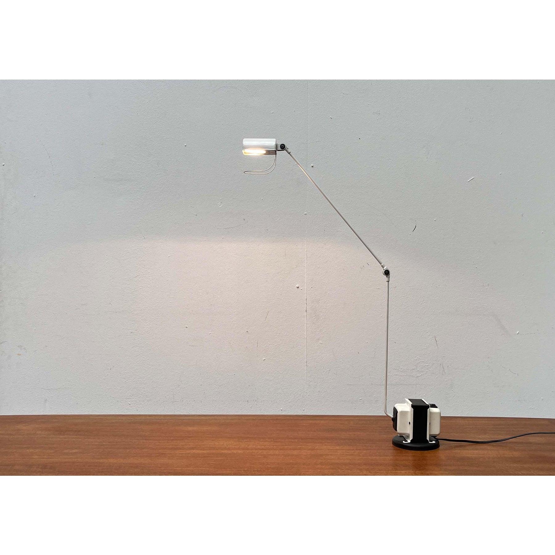 Postmoderno Lampada da tavolo Daphine Classic Vintage Italian Lamp di Tommaso Cimini per Lumina, anni '70 in vendita
