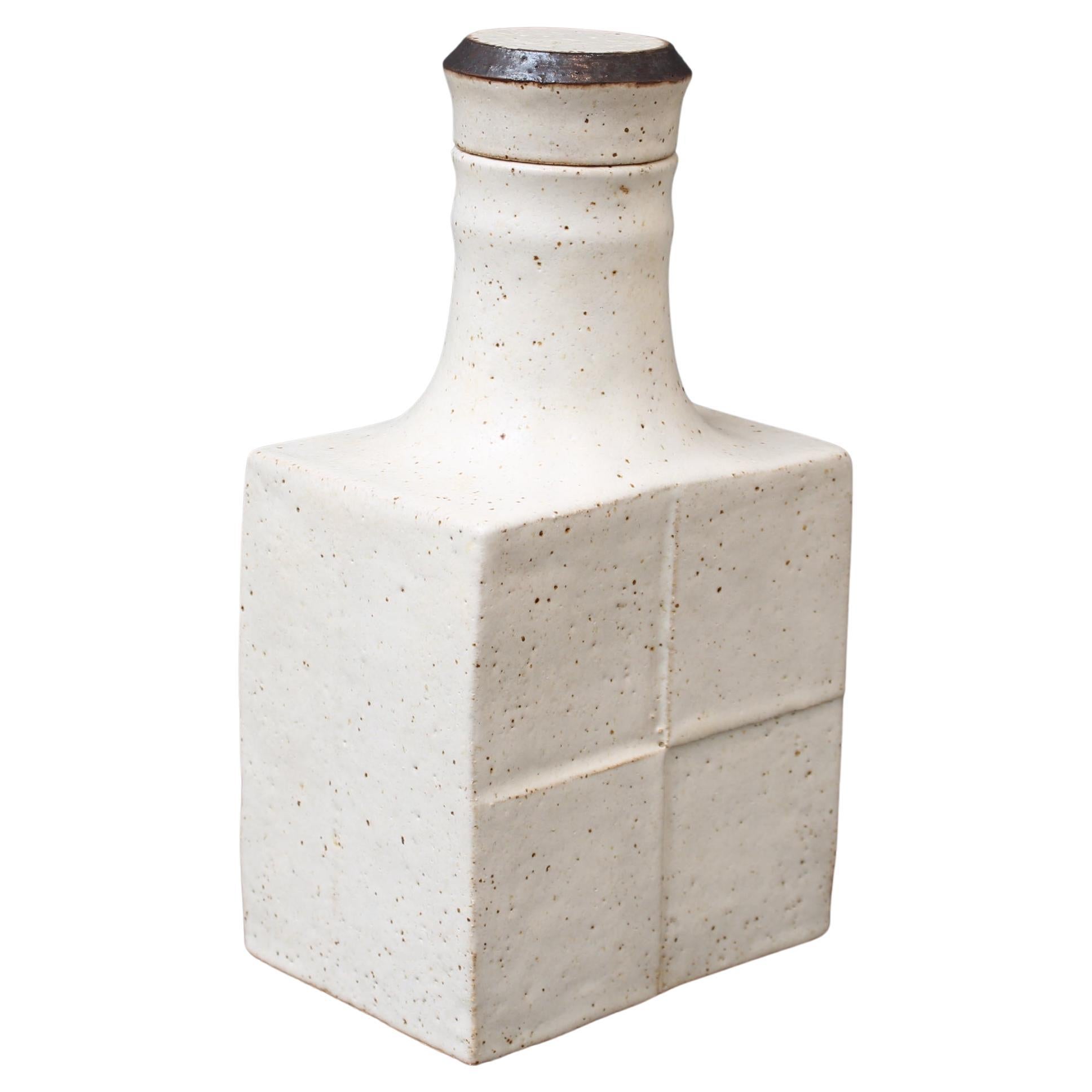 Italian ceramic decorative bottle with lid by Bruno Gambone (circa 1980s). Reduced to its most basic elements - like a Mondrian painting - Gambone has simplified this stately piece to essential straight lines in the base and pure, soft lines in the