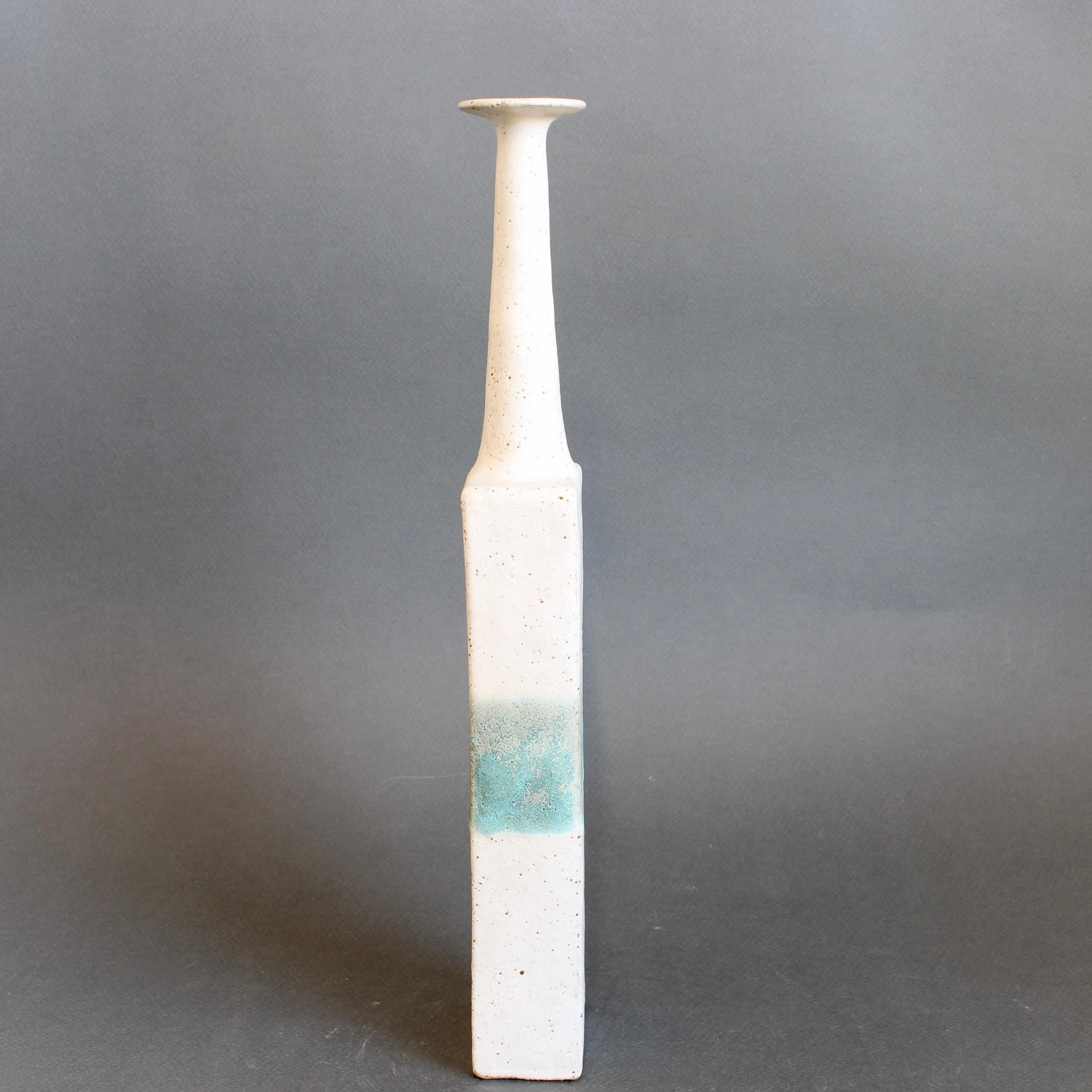 Minimalismo Bottiglia decorativa italiana d'epoca in ceramica di Bruno Gambone (circa anni '80) in vendita