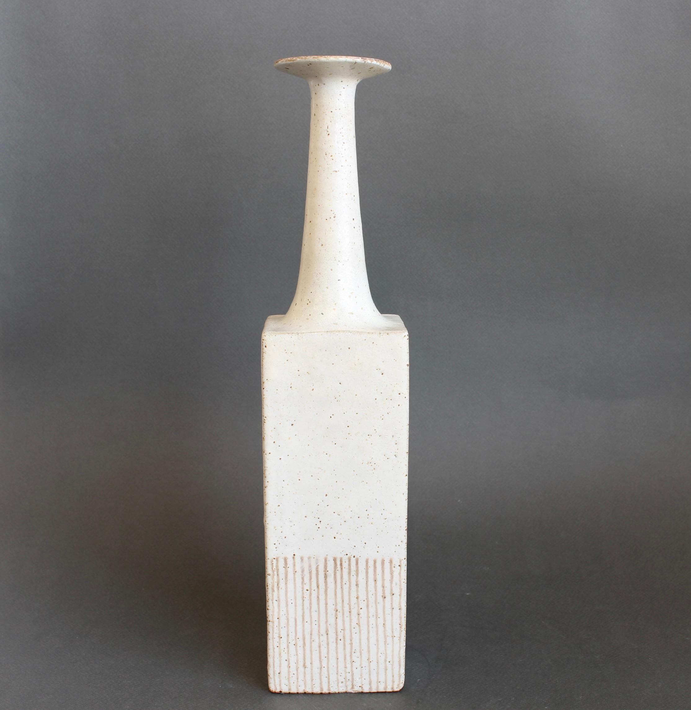Francese Bottiglia decorativa italiana d'epoca in ceramica di Bruno Gambone (circa anni '80) in vendita