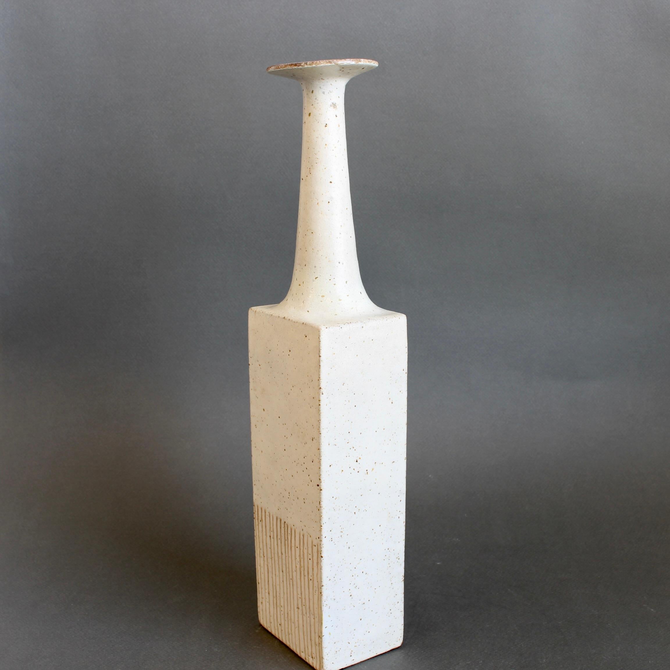 Ceramica Bottiglia decorativa italiana d'epoca in ceramica di Bruno Gambone (circa anni '80) in vendita