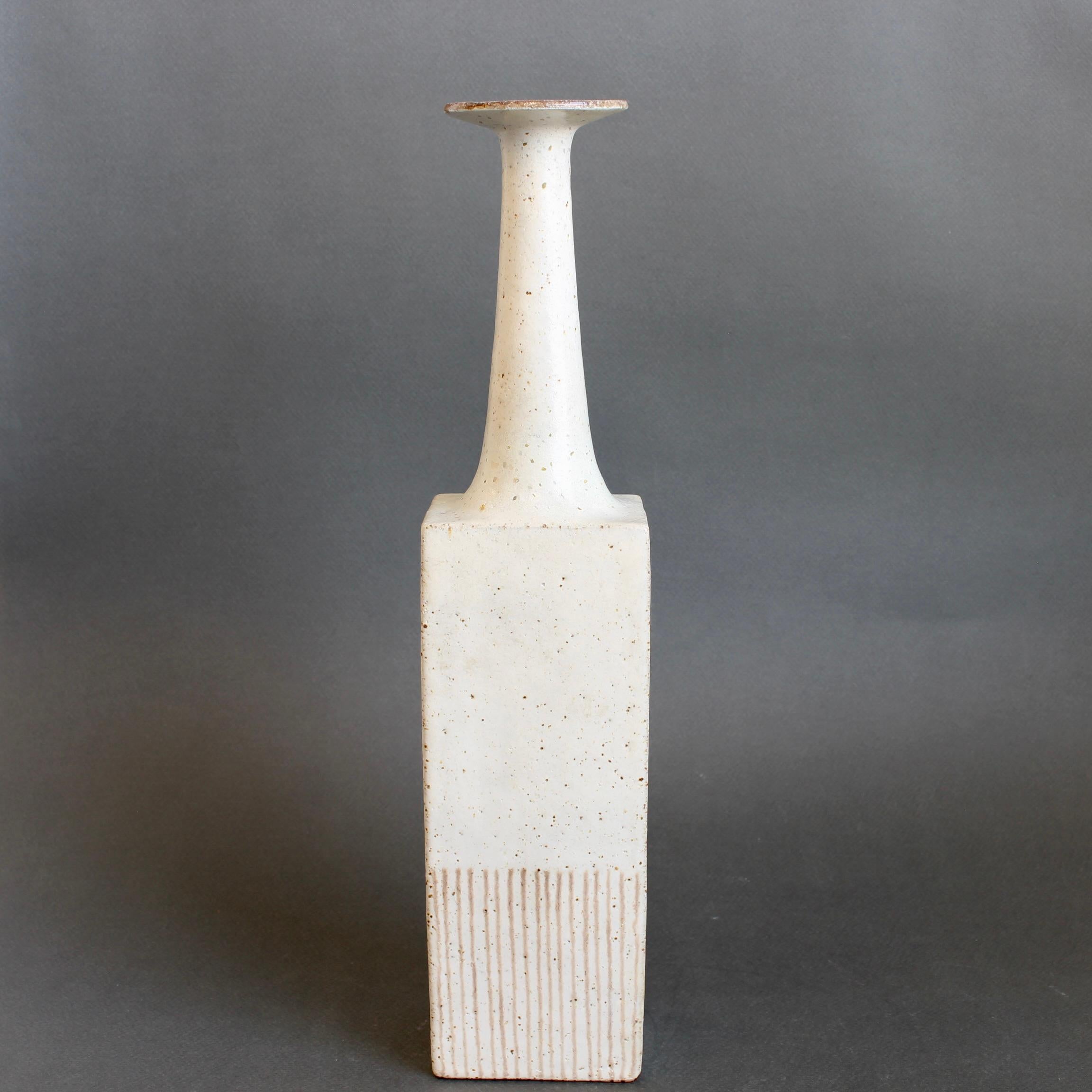 Bottiglia decorativa italiana d'epoca in ceramica di Bruno Gambone (circa anni '80) in vendita 1