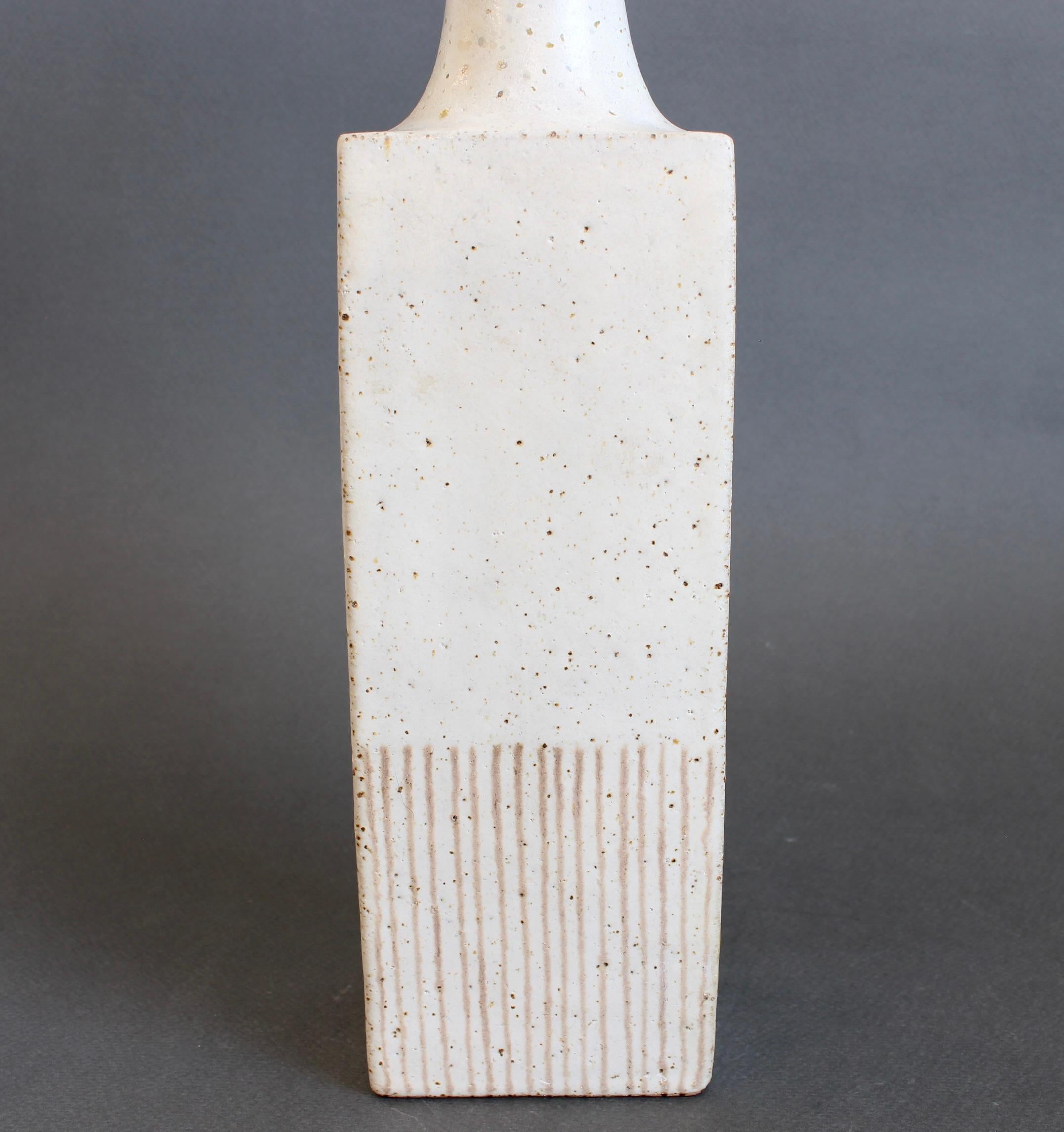 Bottiglia decorativa italiana d'epoca in ceramica di Bruno Gambone (circa anni '80) in vendita 2